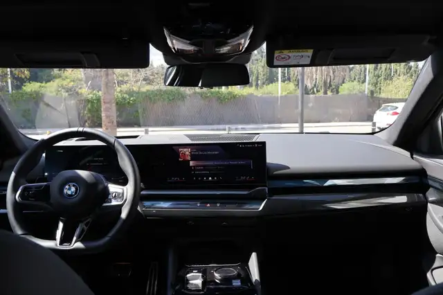 BMW I5 view 30