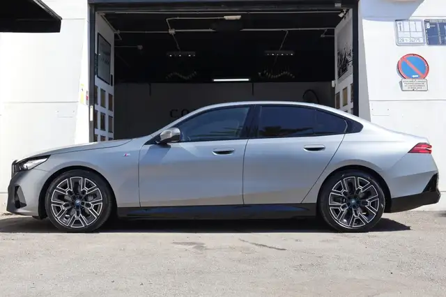 BMW I5 view 9
