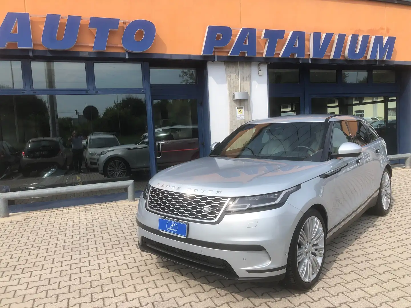 Land Rover Range Rover Velar RangeRoverVelar2.0i4 mhev R-Dynamic 4wd 204cv auto Argento - 1