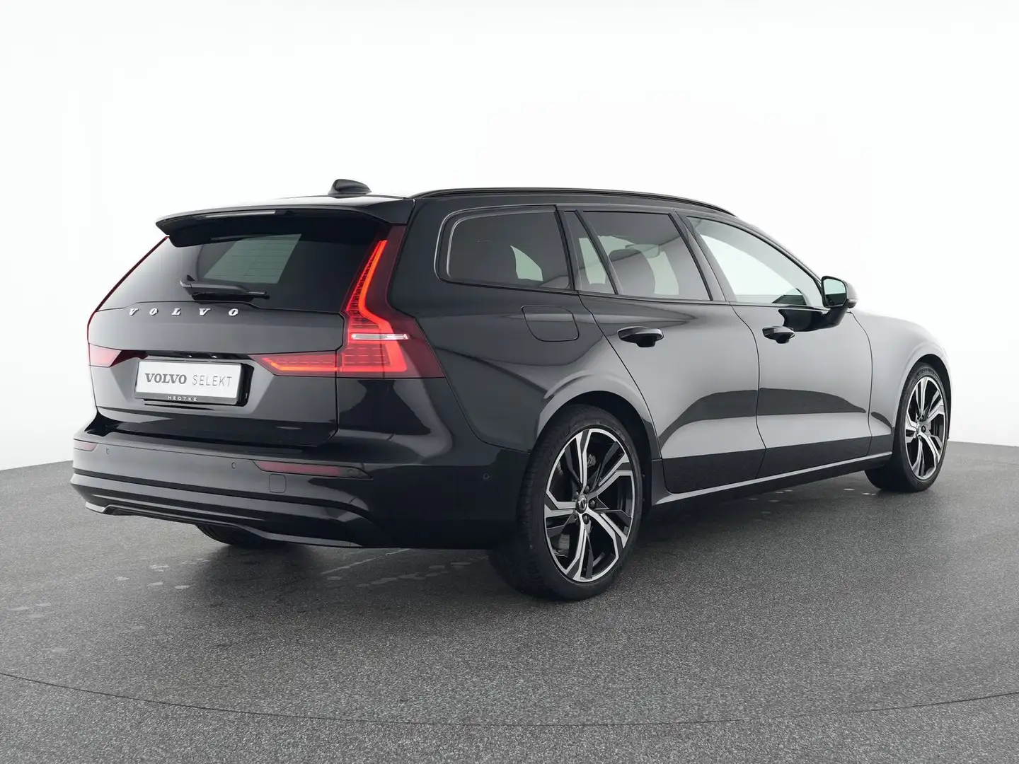 Volvo V60 T8 Recharge AWD Plus Dark 19"+AHK+PANO+360° Schwarz - 2