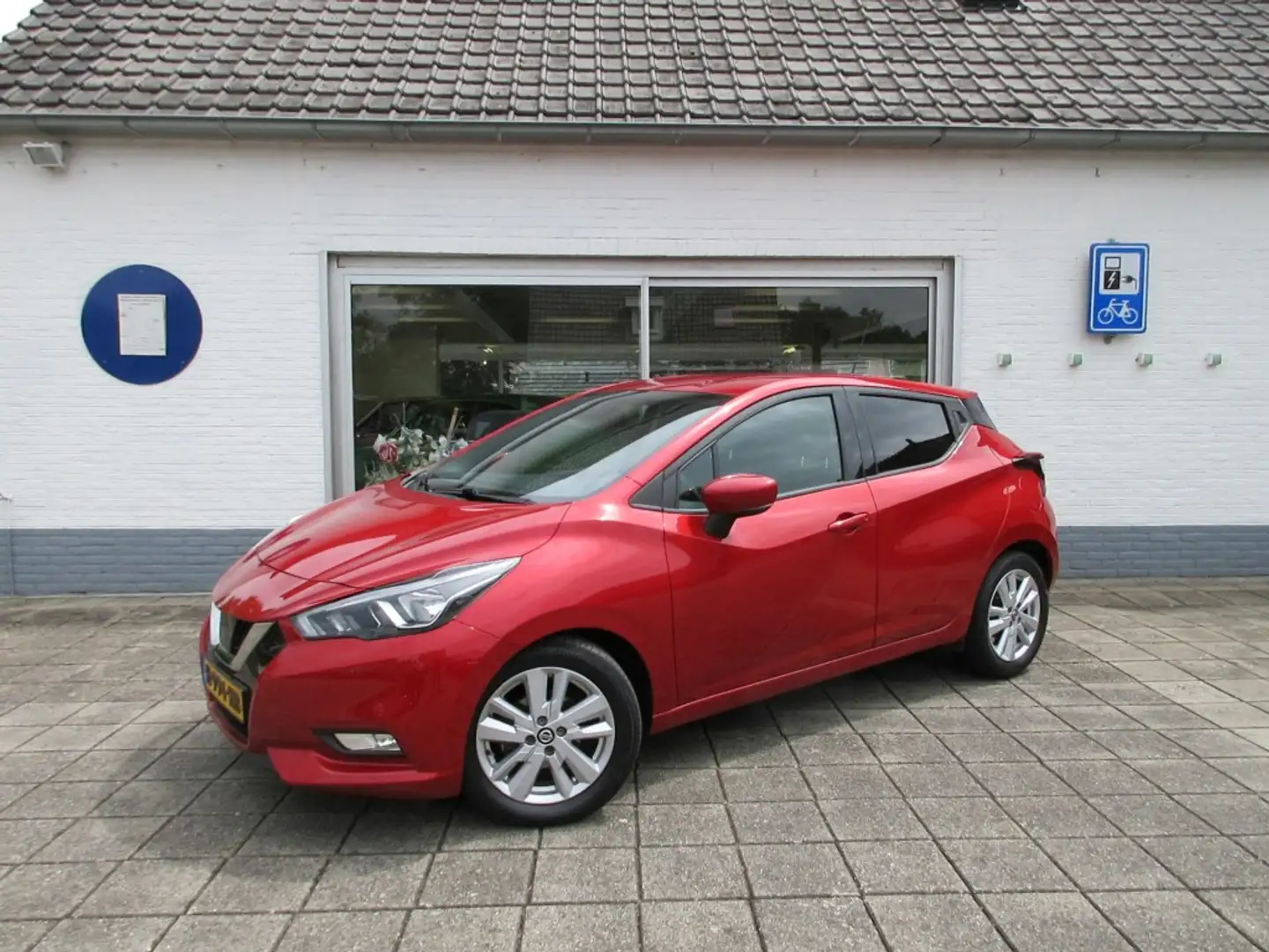 Nissan Micra 1.0 IG-T N-Connecta Rood - 1
