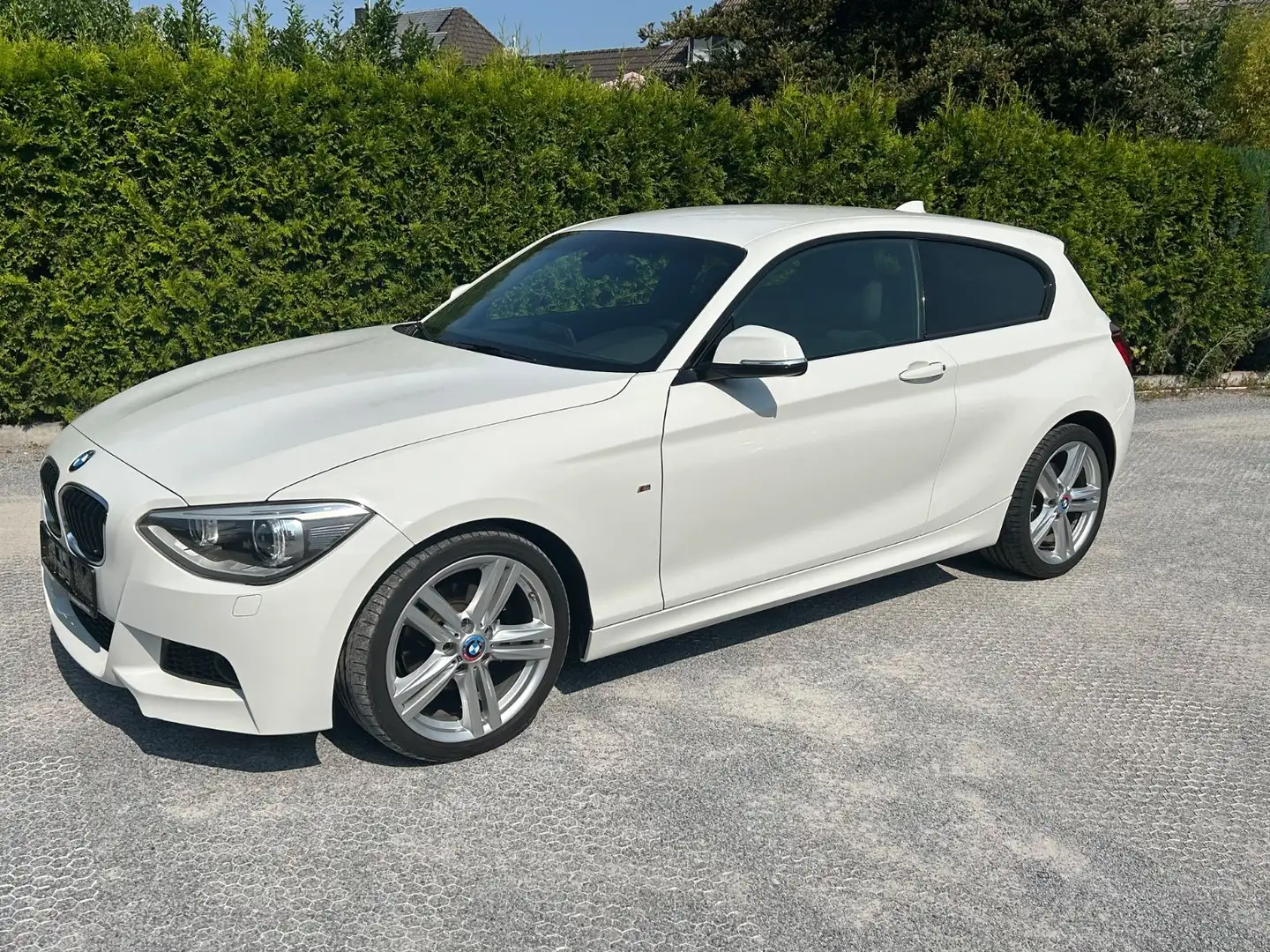 BMW 120 d M Sportpaket Xenon 1.Hand AT 150.000 Weiß - 2