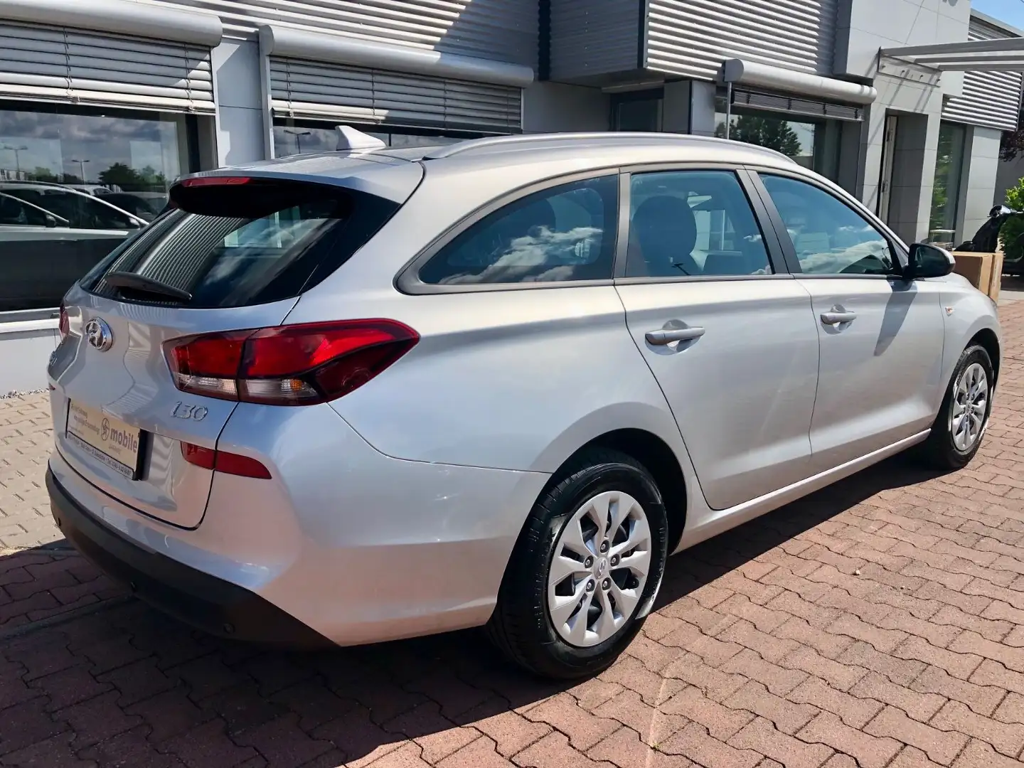 Hyundai i30 CW Pure/Spurhalteassistent/DAB/Facelift Silber - 2