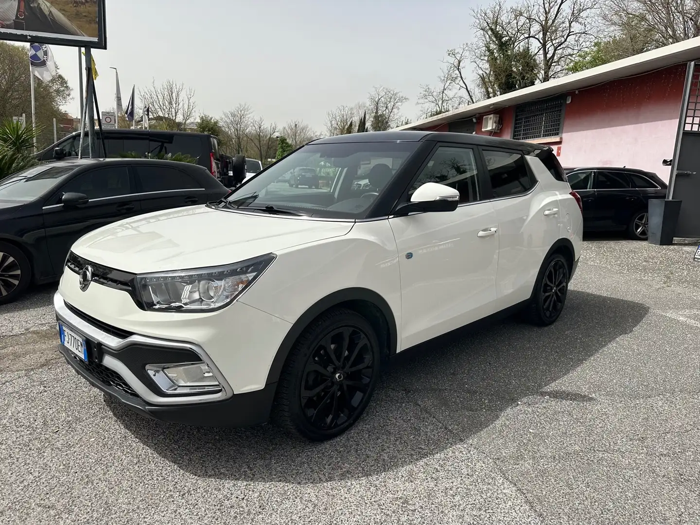 SsangYong XLV 1.6d 2WD Be Visual Cool Aebs Black e White Edition Wit - 1