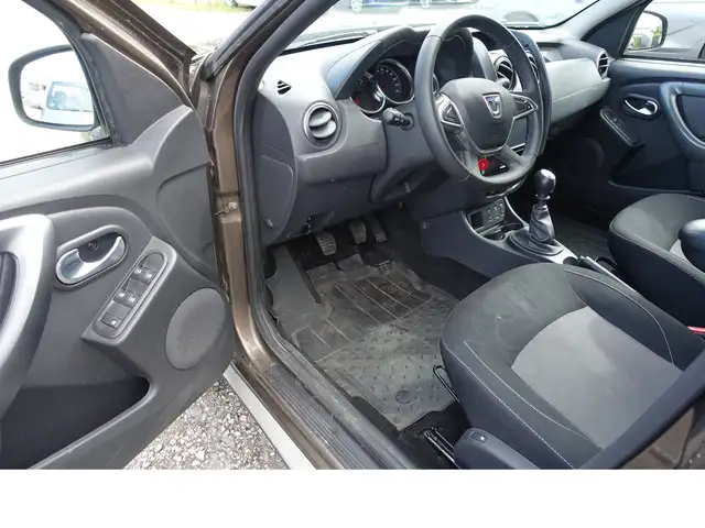 Dacia Duster view 8