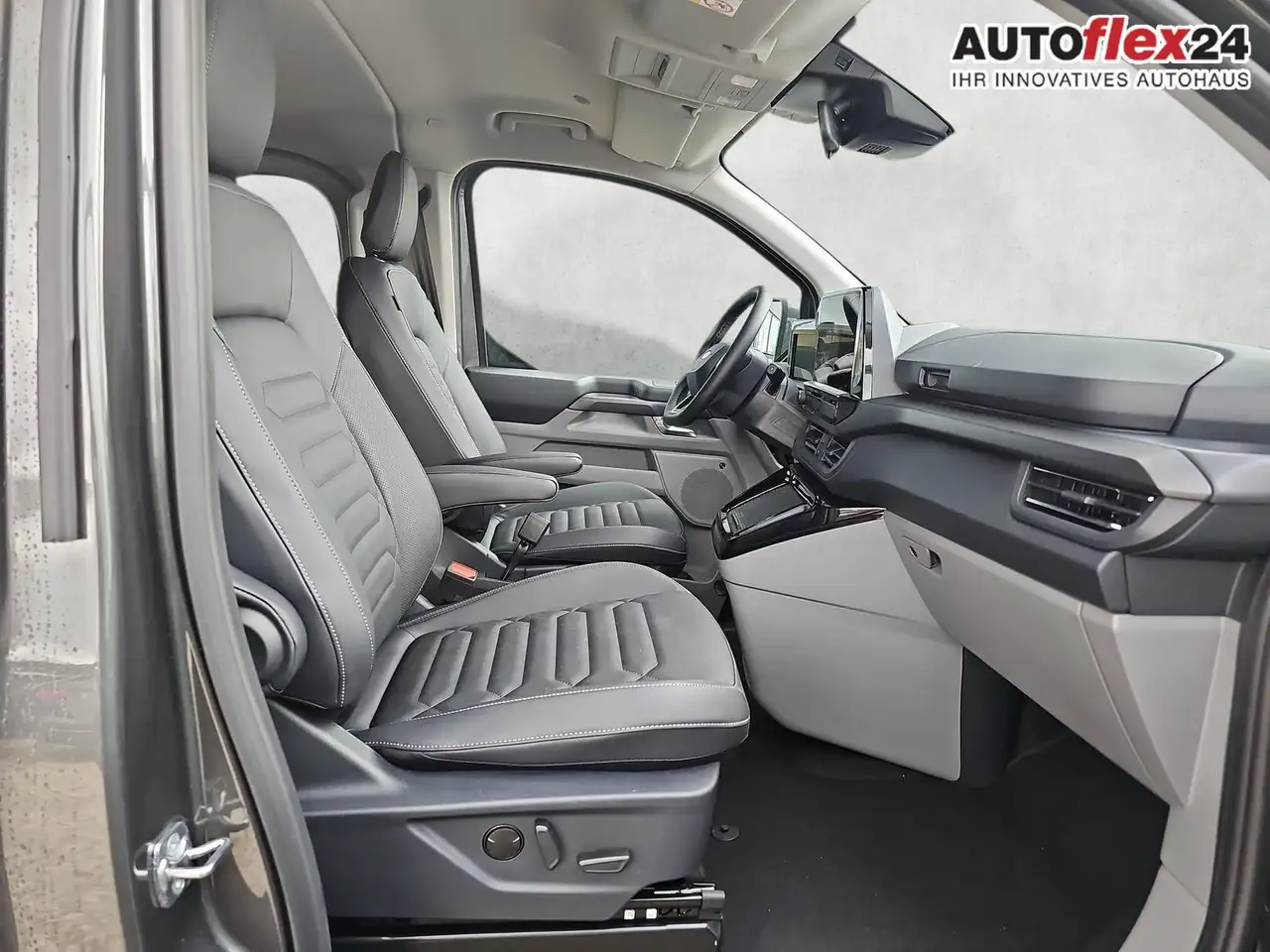 Ford Tourneo Custom 320 L2 Titanium X FWD 2.0 EB Autom AHK 125 kW (... 9