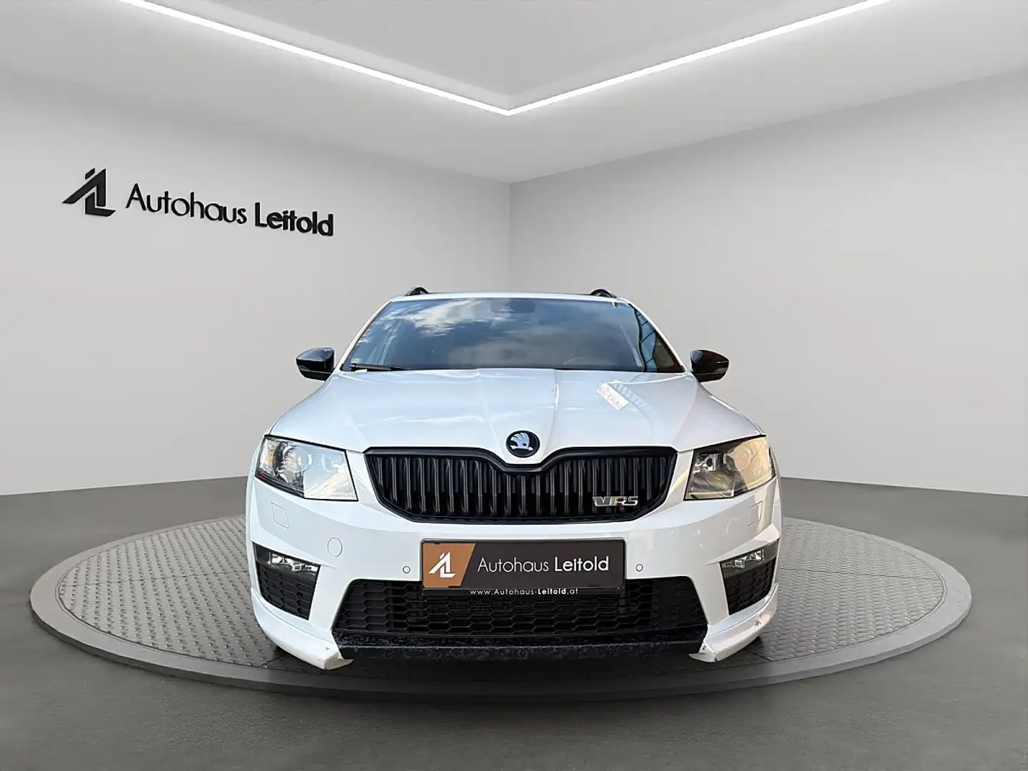 Skoda Octavia 2.0 TDI DPF RS CAM XENON SPORT LANE ASSIST TEMP... Weiß - 2