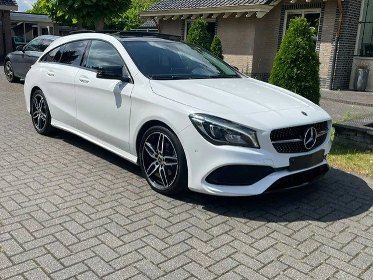 Mercedes-Benz CLA 200 d Shooting Brake AMG LINE PANO CAMERA NAVI - 2