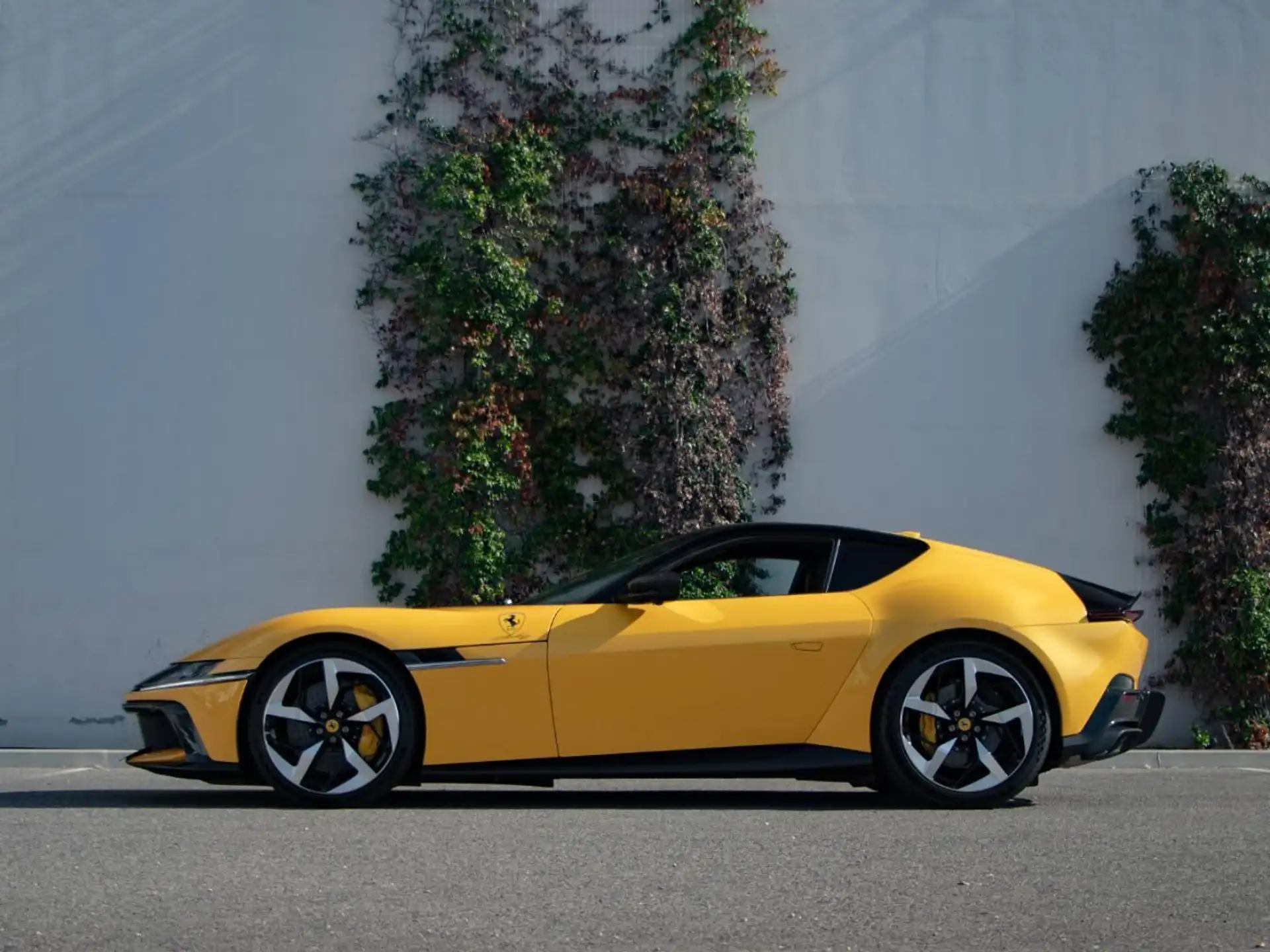 페라리 12 칠린드리 2025 노랑 사진 7