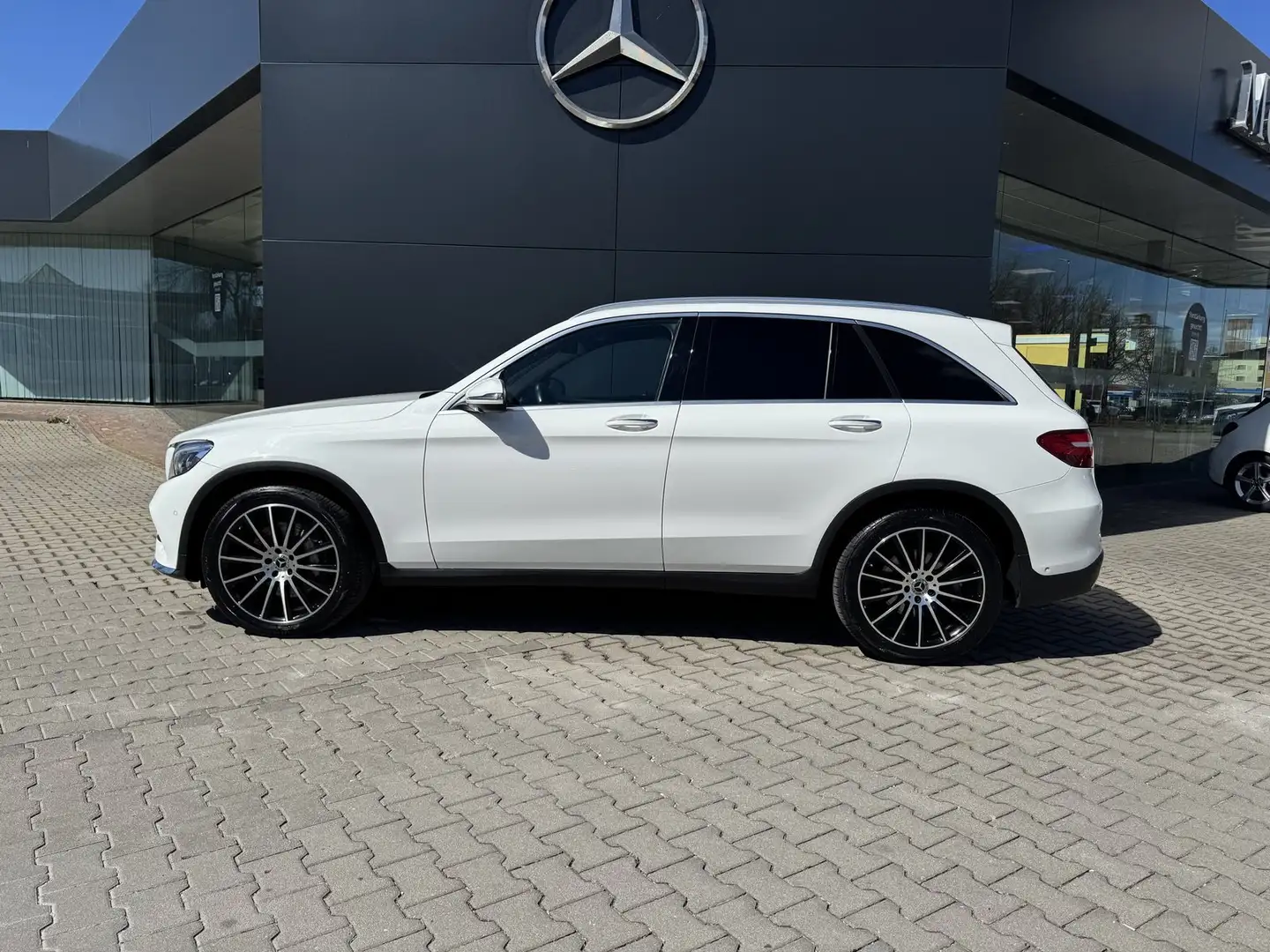 Mercedes-Benz GLC 350 d 4M AMG*PANO*360-Grad*Leder*AHK*LED*NAV Blanc - 2