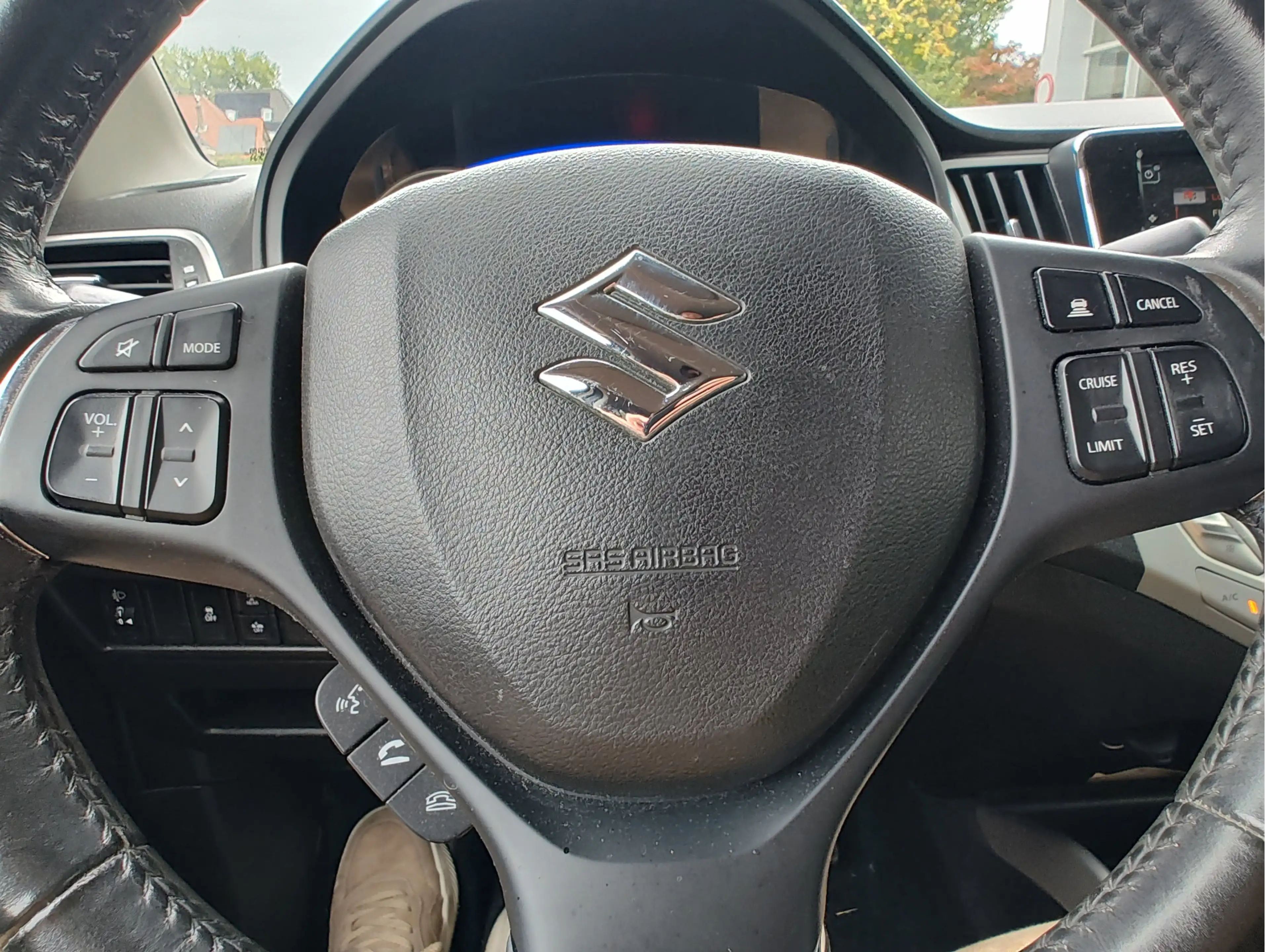 Suzuki Baleno 1.2 SMART HYBRID HIGH EXECUTIVE Xenon | Adaptive C — photo 15