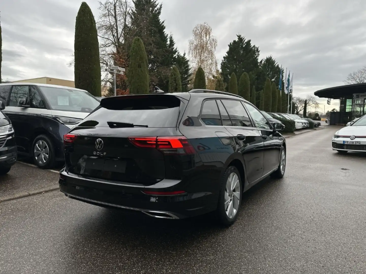 Volkswagen Golf Variant Style 2.0 TDI DSG Navi AHK Rückfahrkamera Schwarz - 2