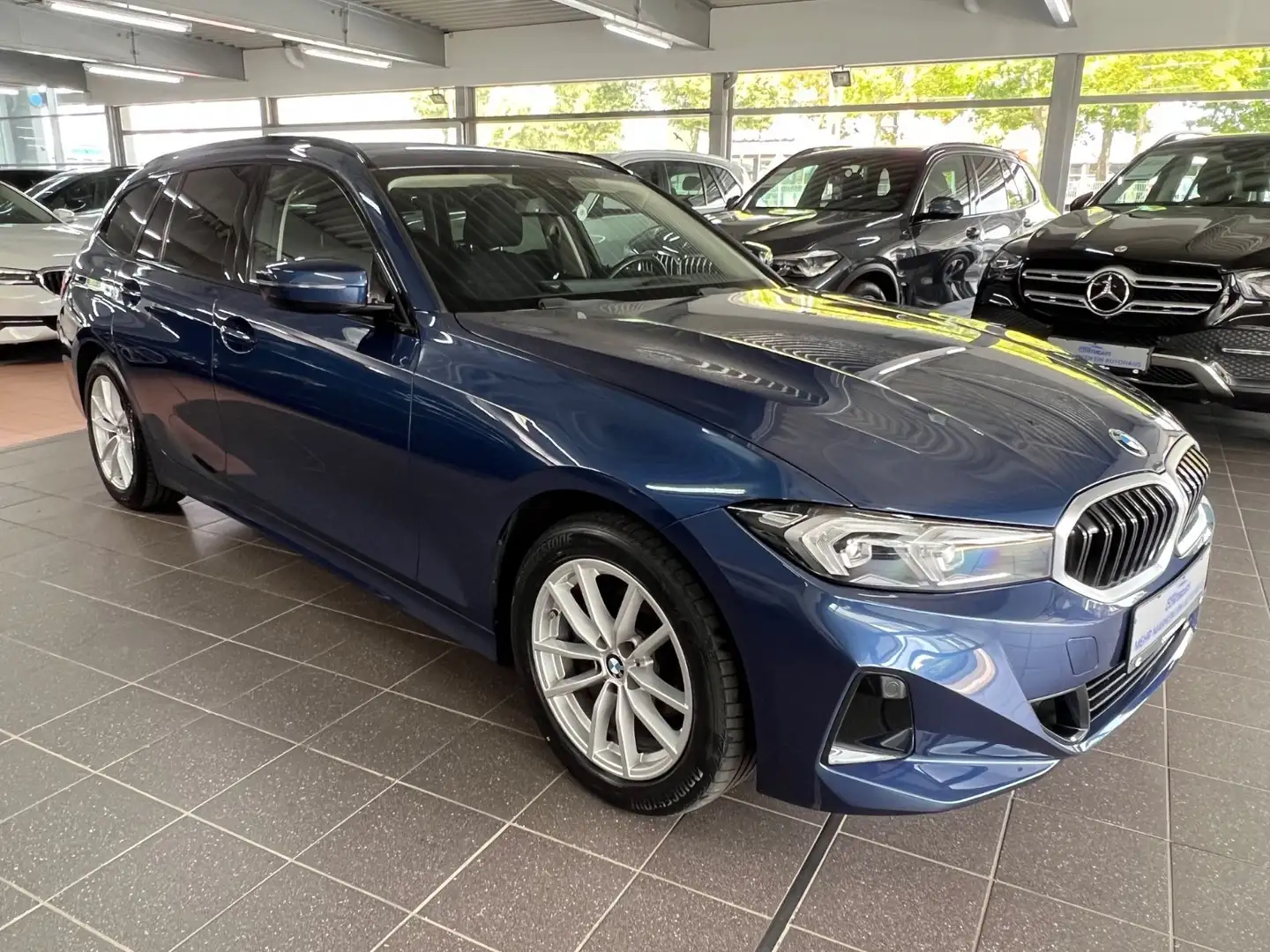 BMW 318 d Touring Facelift+Driving Assistant+LED+AHK Bleu - 2