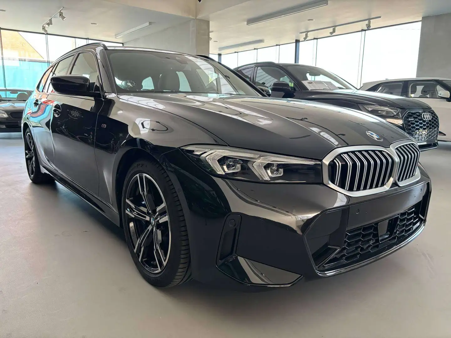 BMW 330 iA M PAKKET Camera/Cockpit plus/Stop\u0026Go/Shado Noir - 1