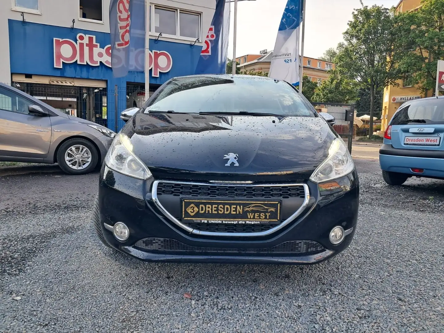 Peugeot 208 Style Schwarz - 2