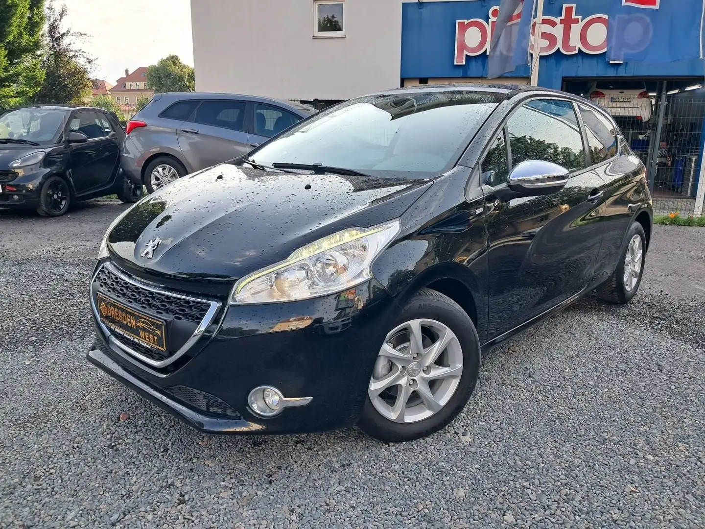 Peugeot 208 Style Schwarz - 1
