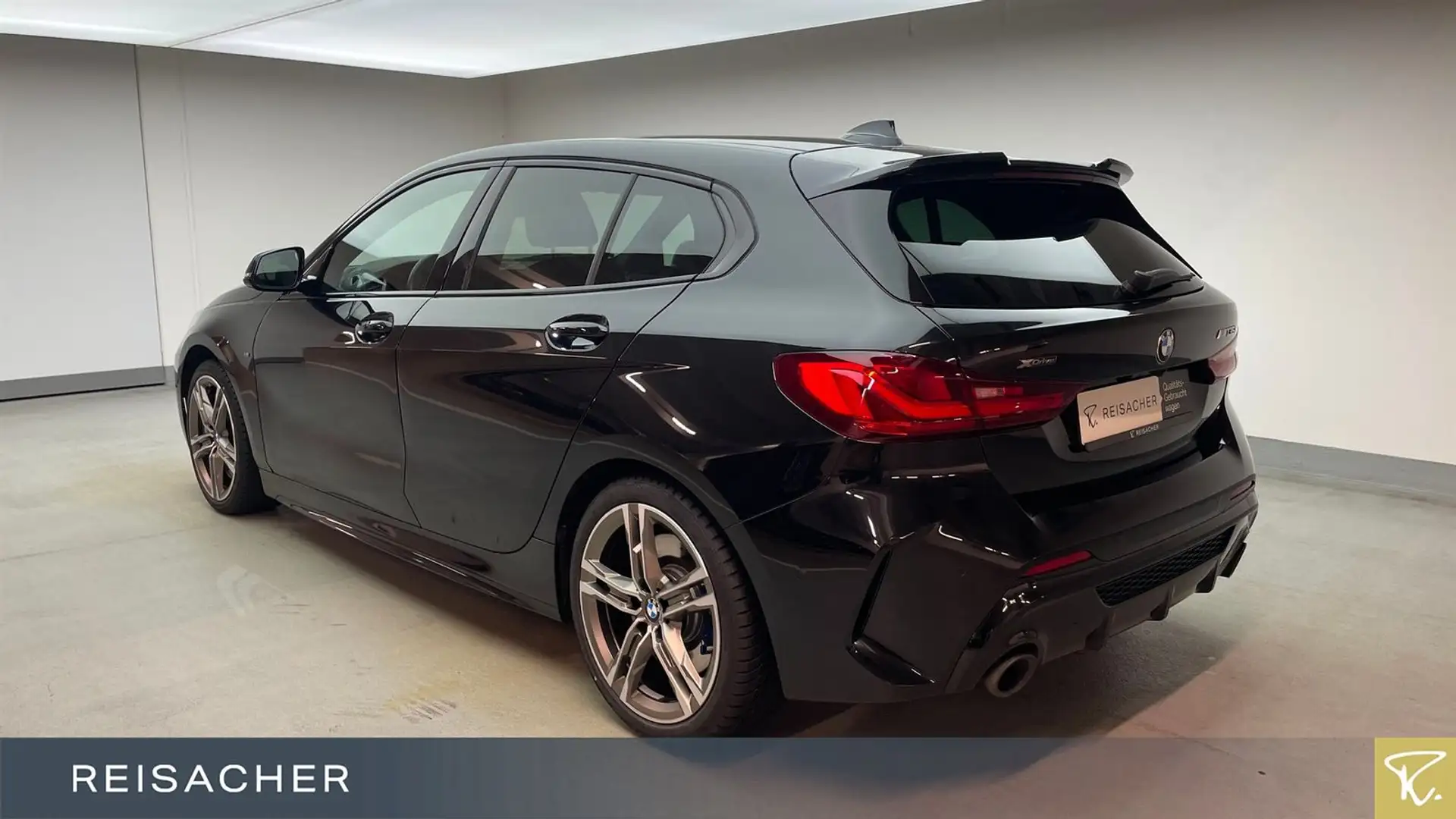 BMW 135 i A Xdrive,M-Performance,HeadUp,DrA,Kmfortzg Schwarz - 2