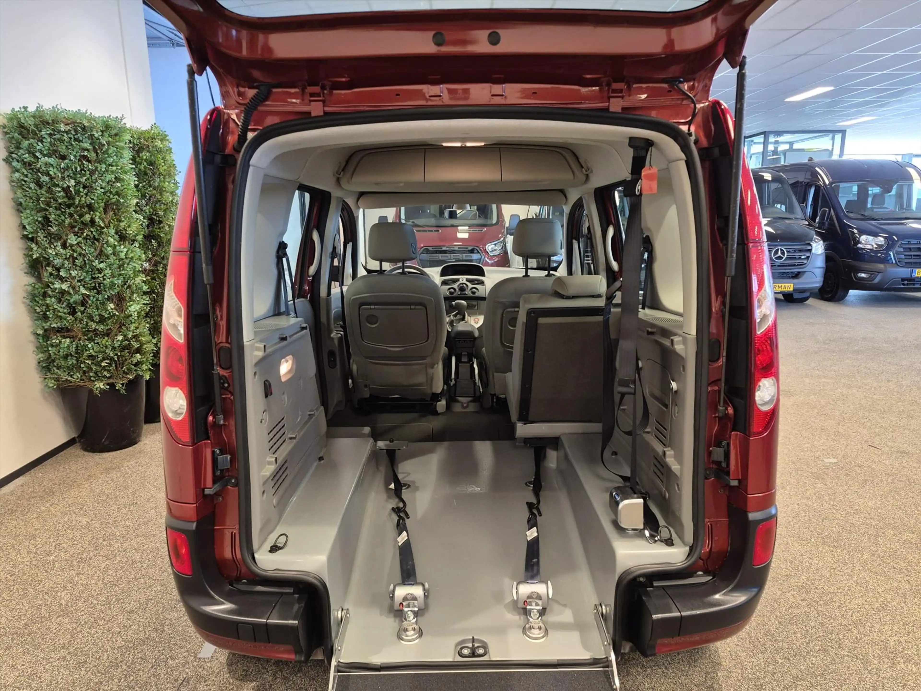 Renault Kangoo Rolstoelauto 3+1 — photo 10