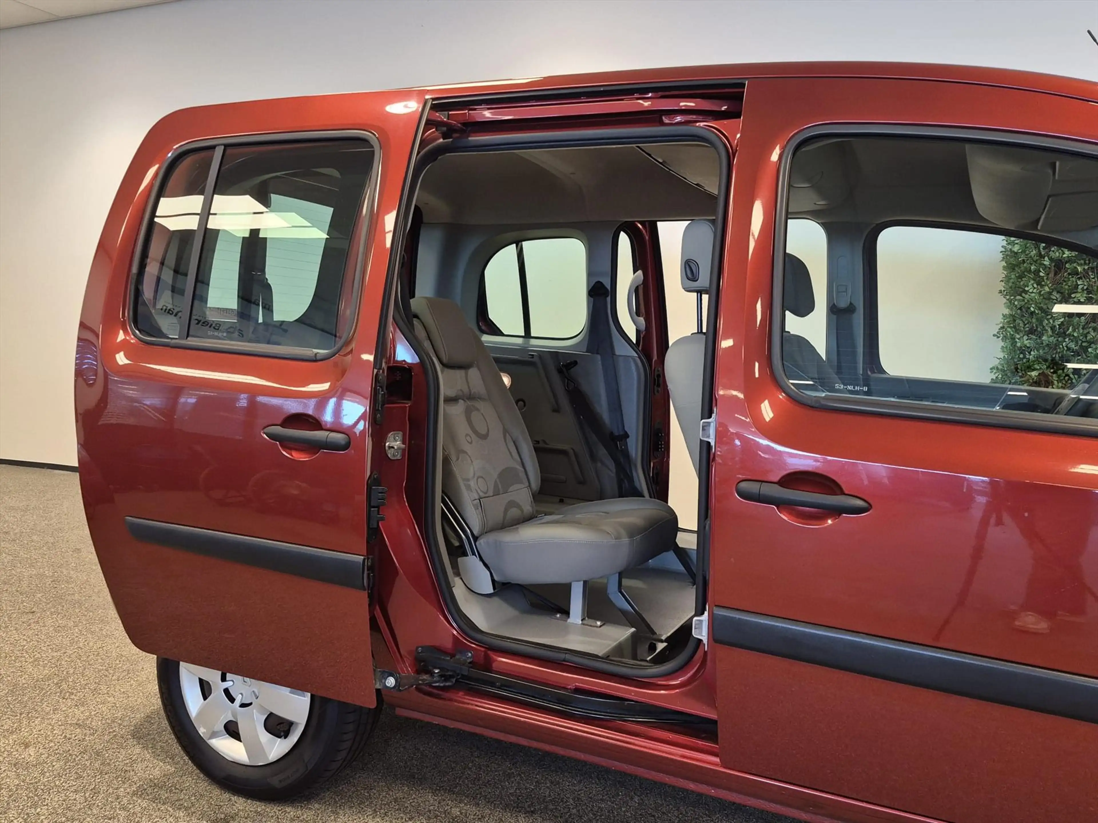 Renault Kangoo Rolstoelauto 3+1 — photo 15
