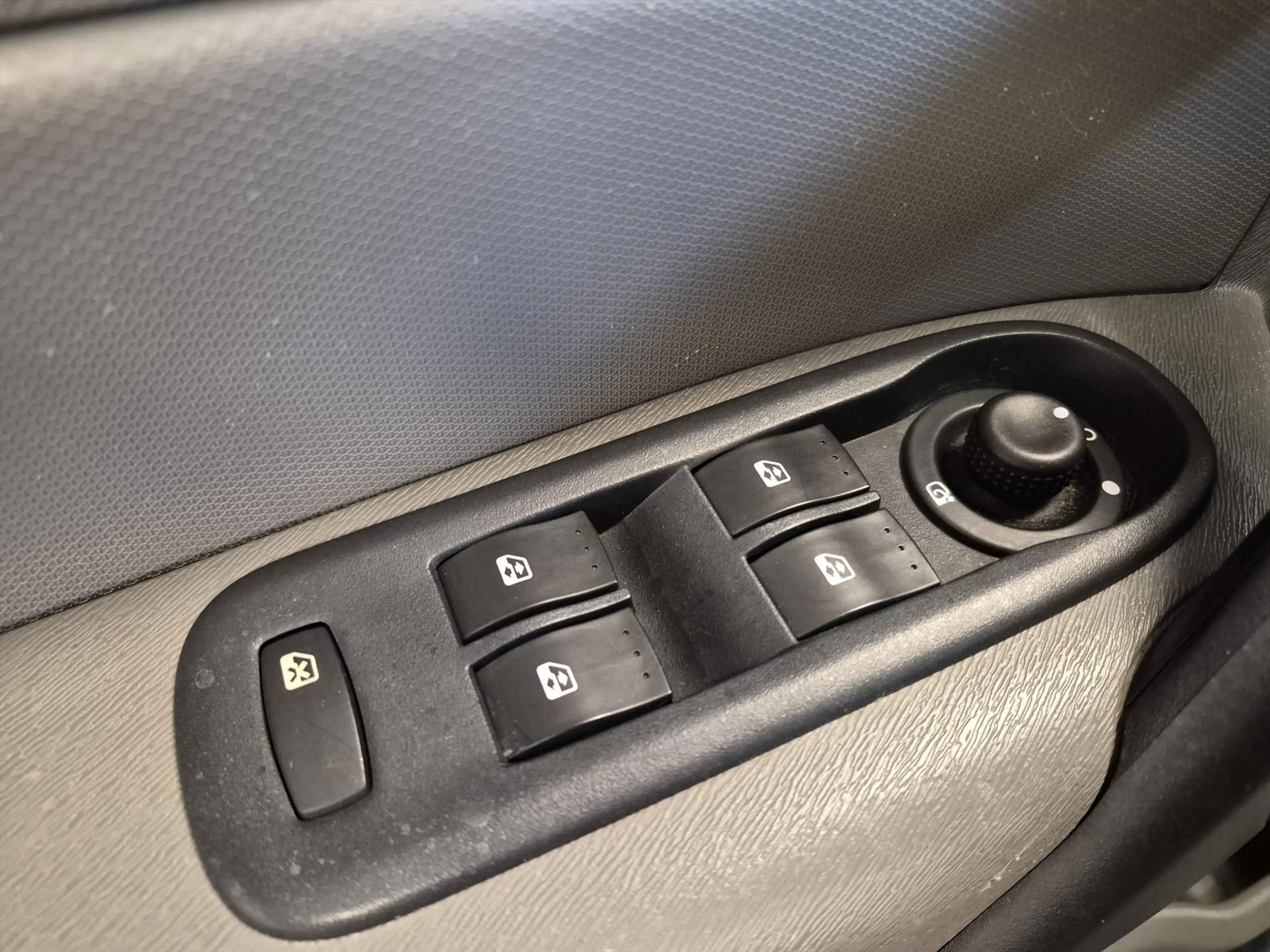 Renault Kangoo Rolstoelauto 3+1 — photo 31