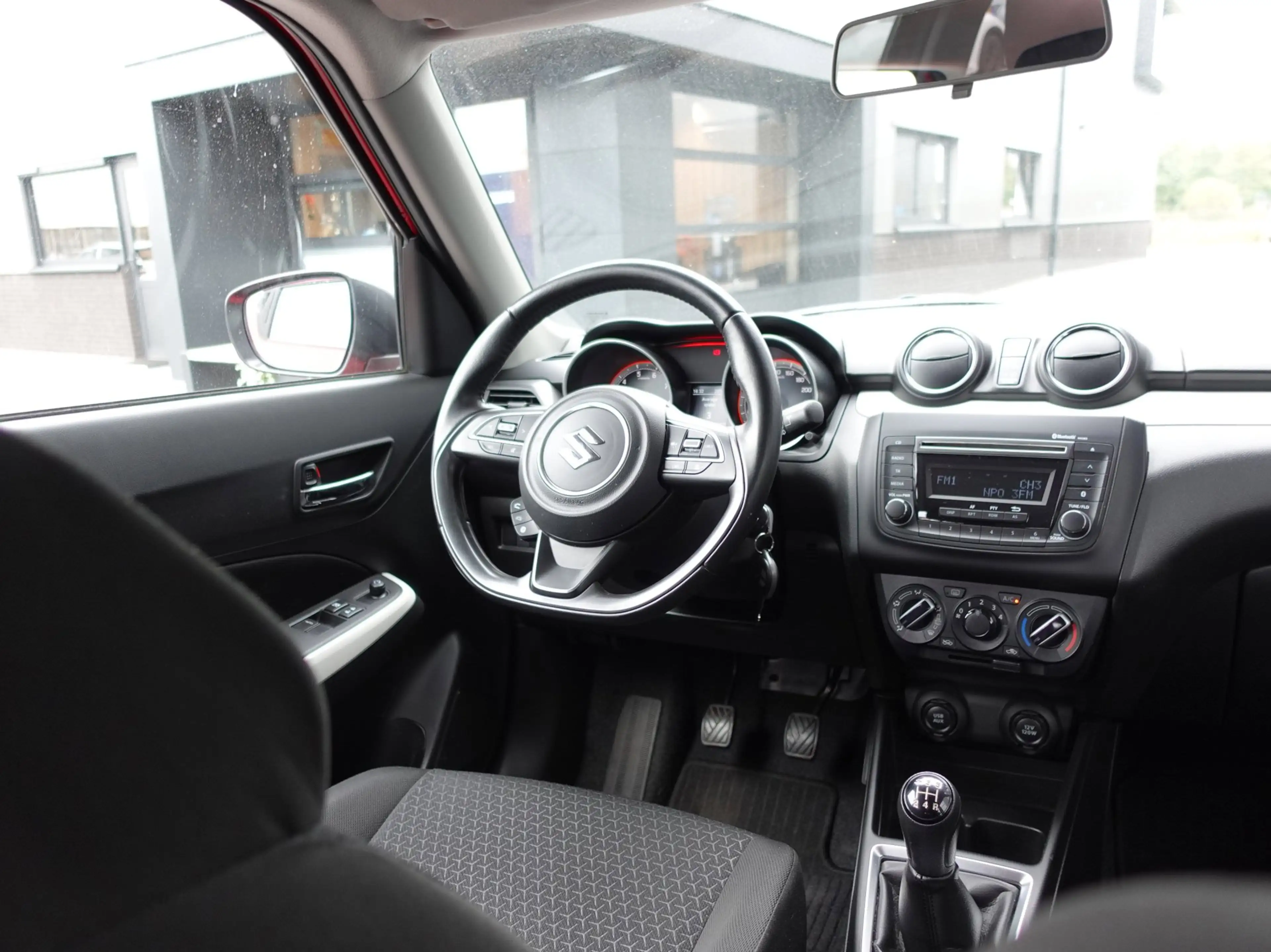 Suzuki Swift 1.2 Comfort Smart Hybrid (Airco,AdaptiveCruise,LED — photo 9