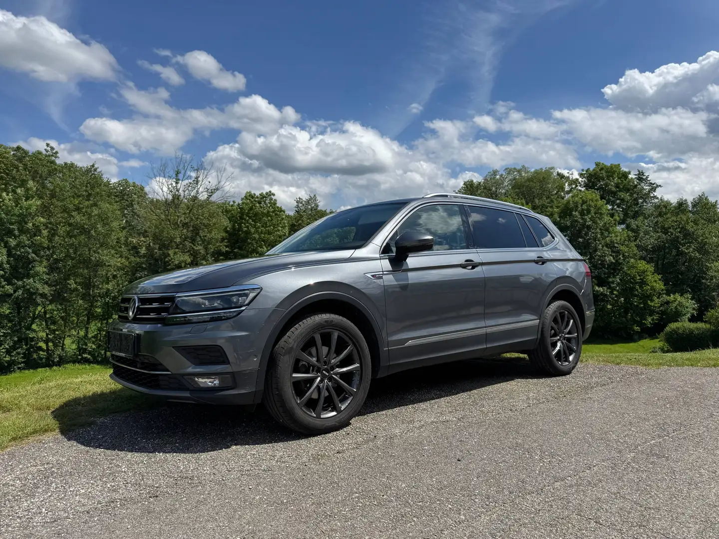 Volkswagen Tiguan Allspace Tiguan 2,0 TDI SCR 4Motion Allspace DSG Allspace Grau - 1