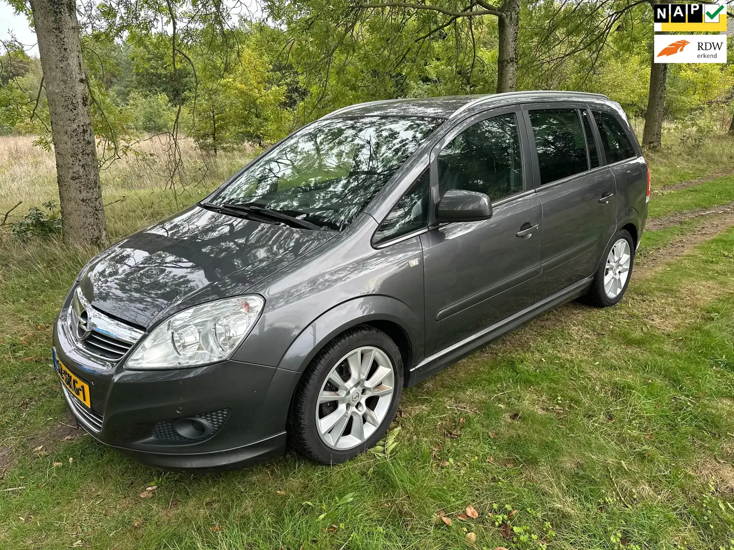 Opel Zafira 1.8 Cosmo Nieuwe distributie 7 persoons APK 06-02- Grau - 1