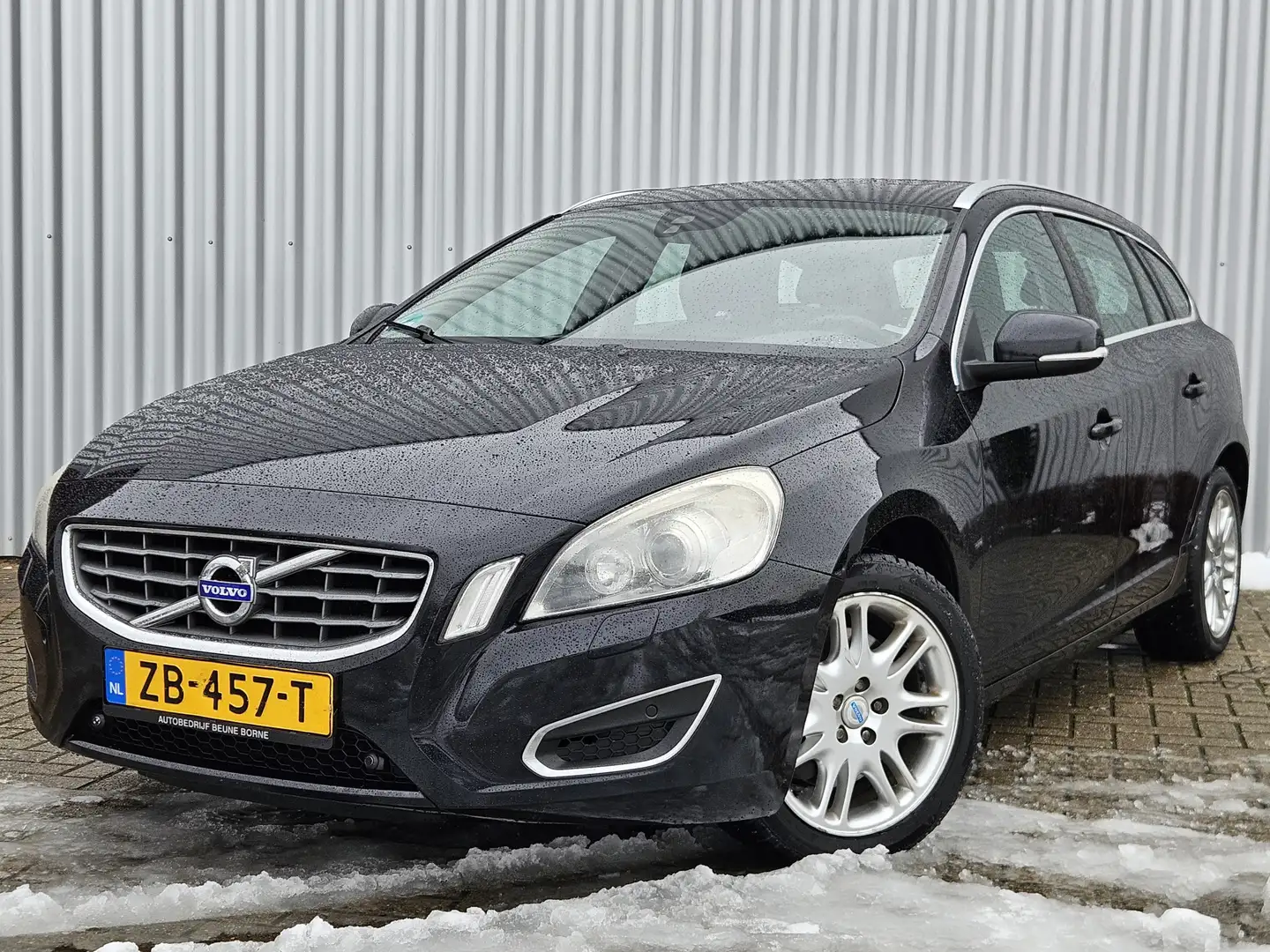 Volvo V60 2.4 D5 Summum /Automaat/Dealer Onderhouden! Schwarz - 1