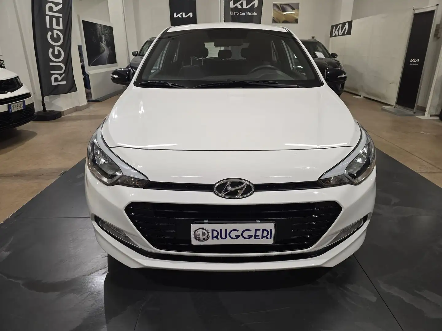 Hyundai i20 i20 1.1 CRDi 12V 5 porte Go! Weiß - 2
