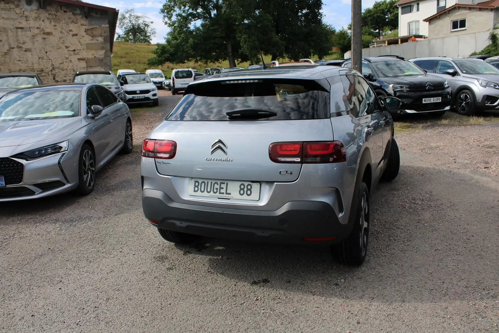 Citroen C4 Cactus 1L5 BLUEHDI 100 CV SHINE BOITE 6V GPS RÉGULATEUR BLUETOOTH CAMÉRA  JANTES 17 USB Gris - 2