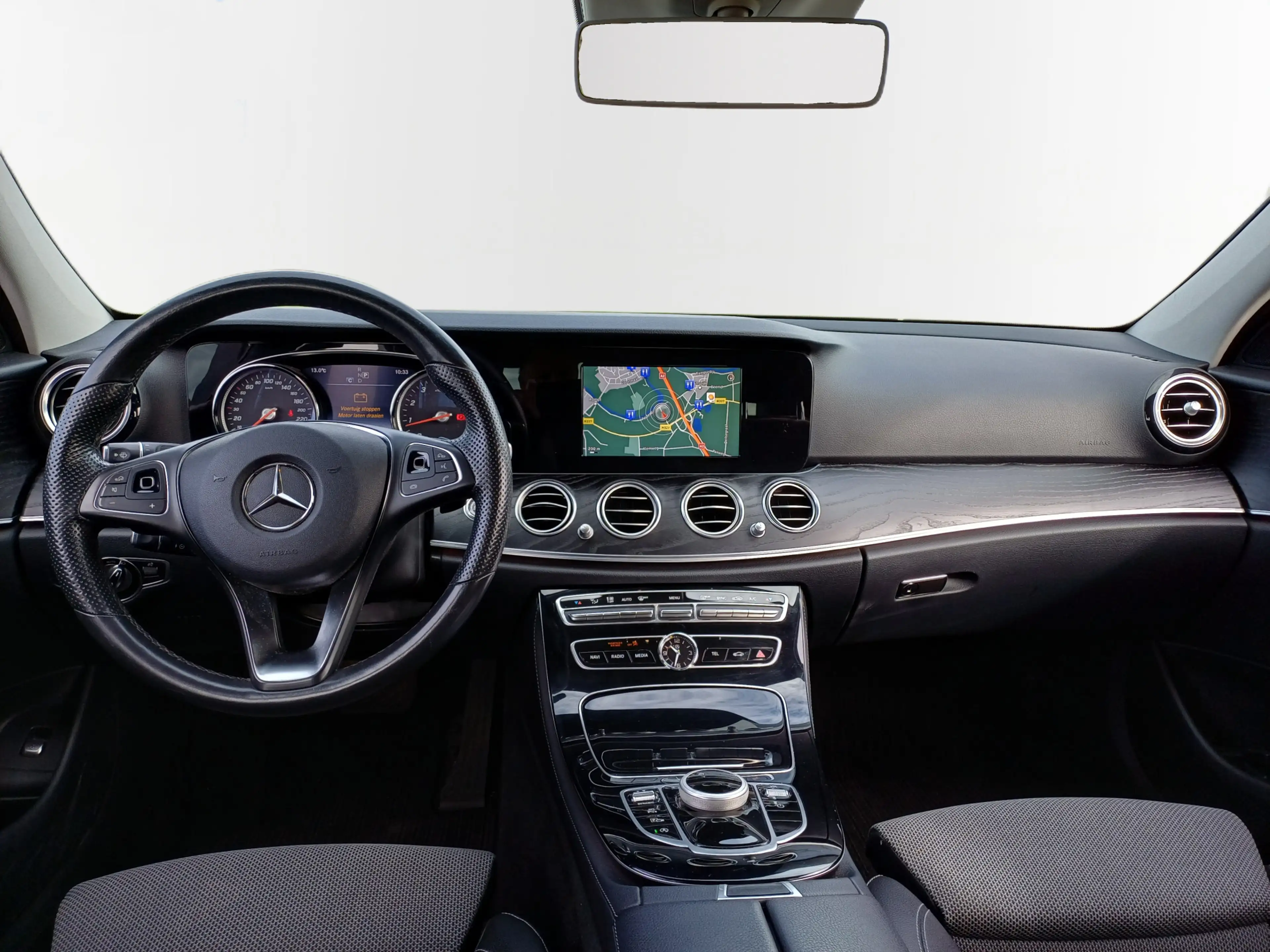Mercedes-Benz E 200 Premium /Prachtige auto!/Sfeerverlichting/Camera/ — photo 23