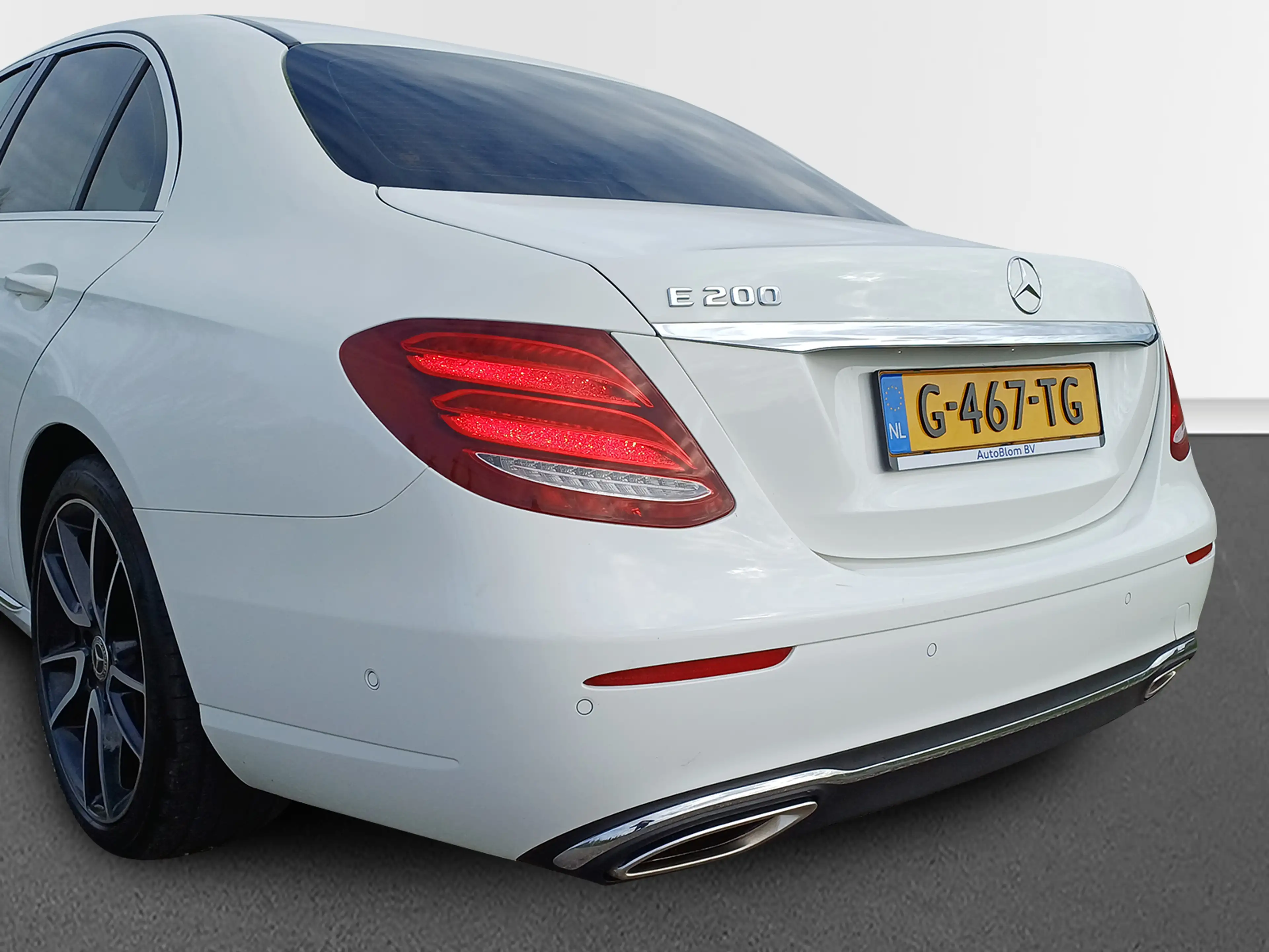 Mercedes-Benz E 200 Premium /Prachtige auto!/Sfeerverlichting/Camera/ — photo 13