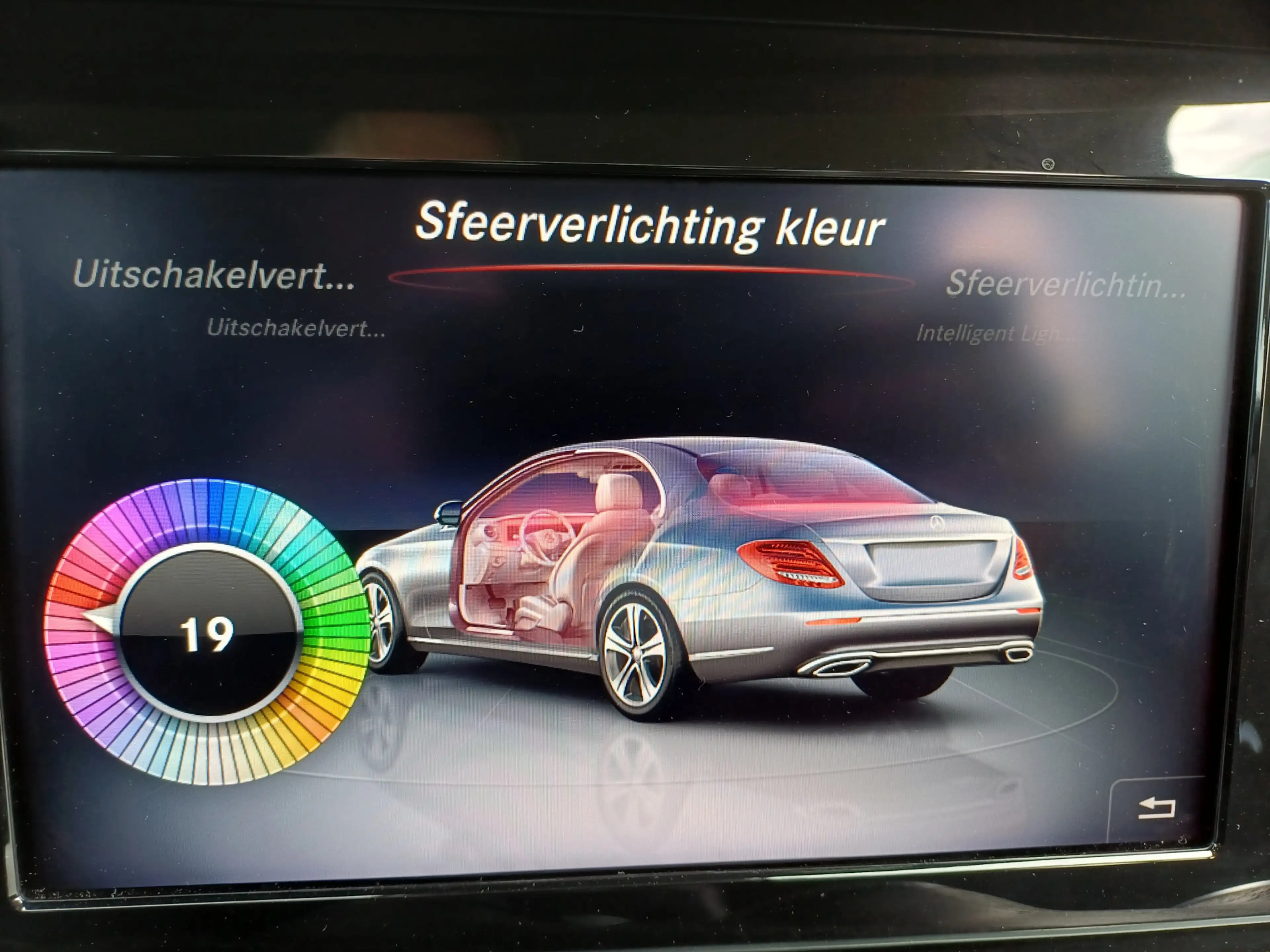 Mercedes-Benz E 200 Premium /Prachtige auto!/Sfeerverlichting/Camera/ — photo 37