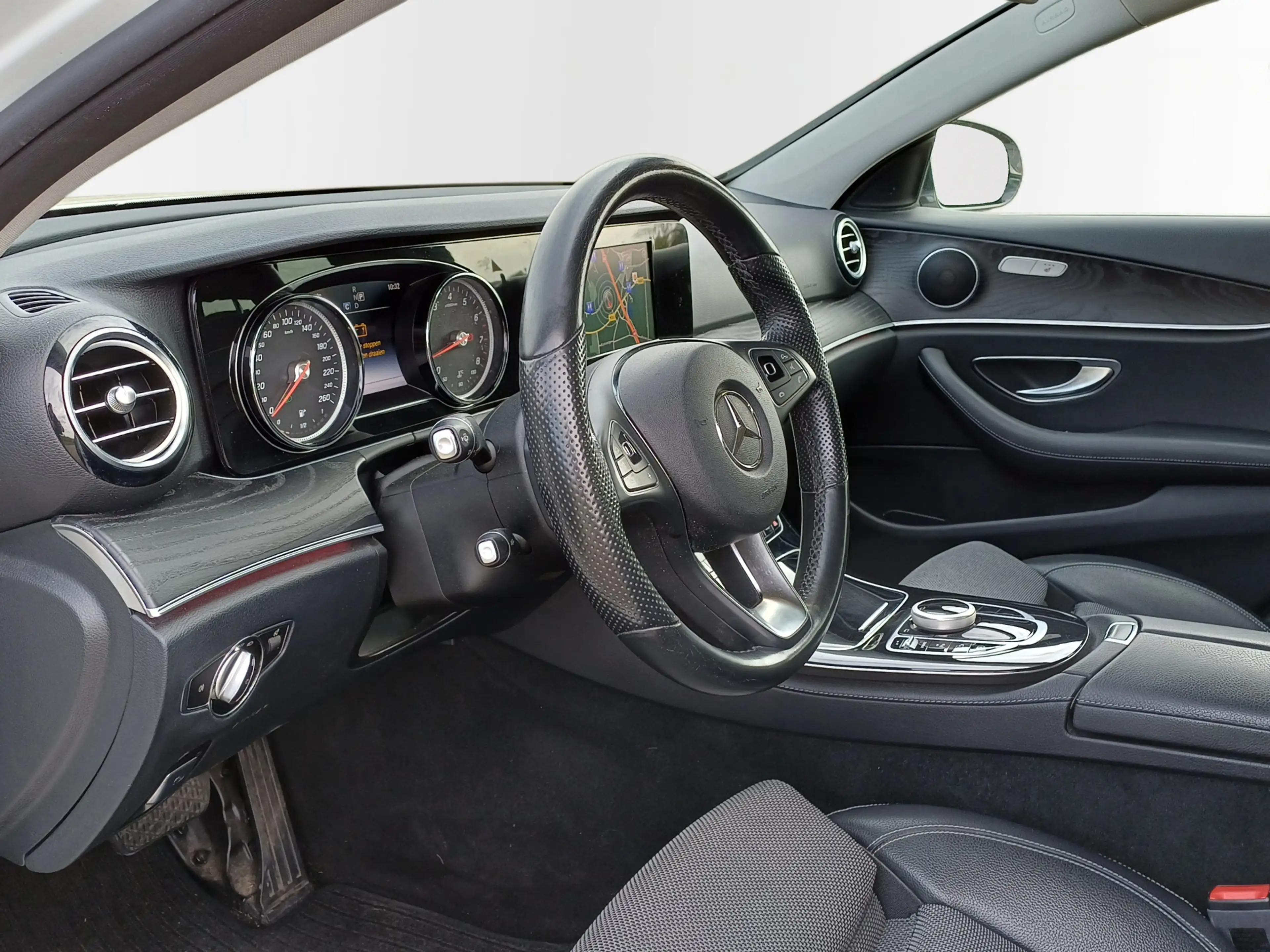 Mercedes-Benz E 200 Premium /Prachtige auto!/Sfeerverlichting/Camera/ — photo 18