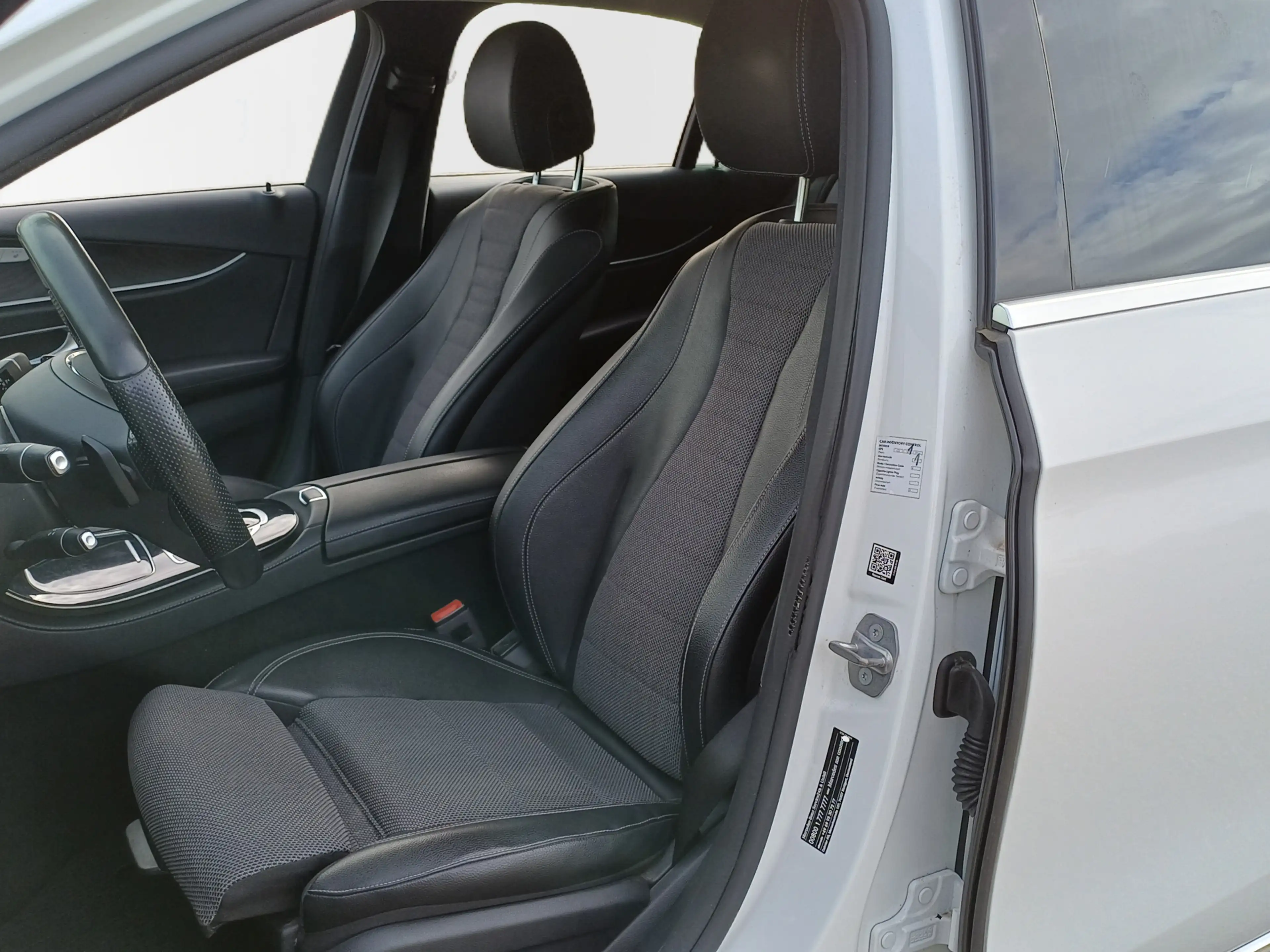 Mercedes-Benz E 200 Premium /Prachtige auto!/Sfeerverlichting/Camera/ — photo 2