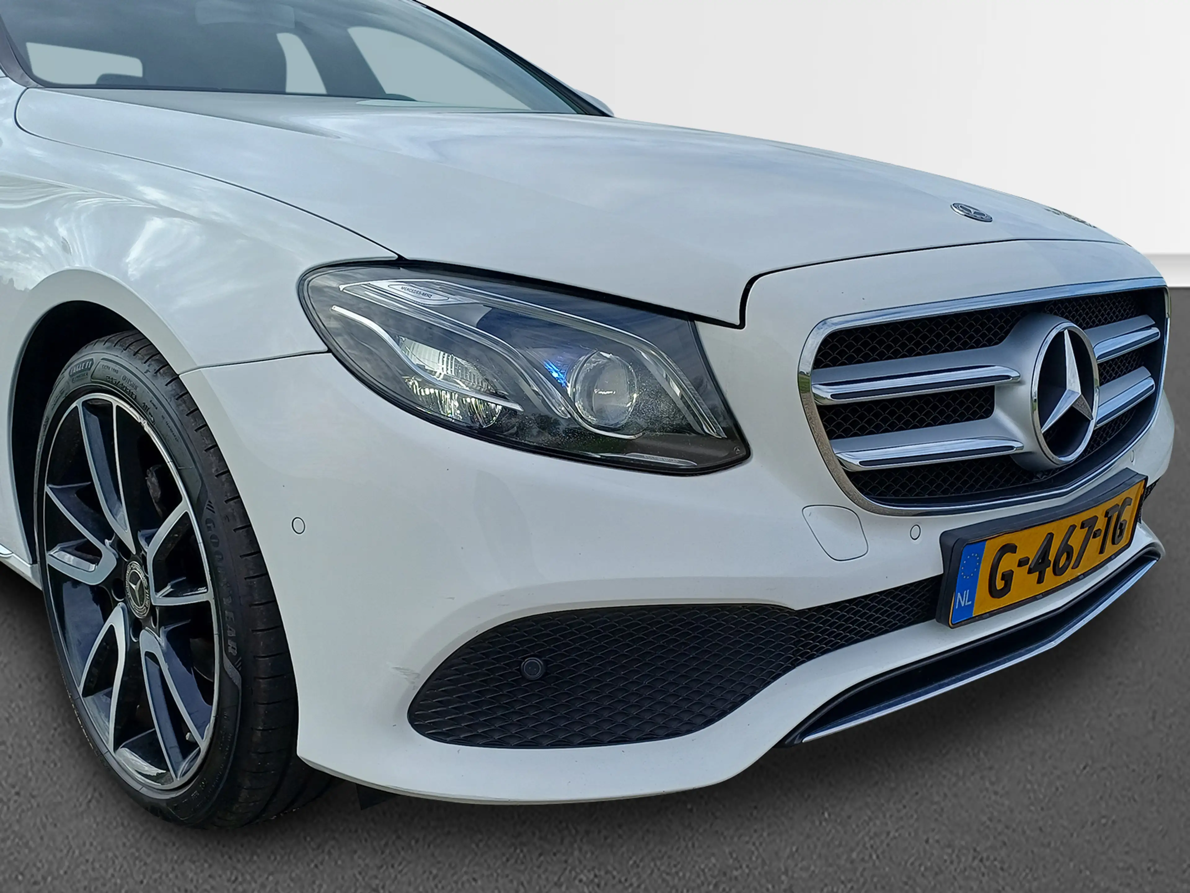 Mercedes-Benz E 200 Premium /Prachtige auto!/Sfeerverlichting/Camera/ — photo 16