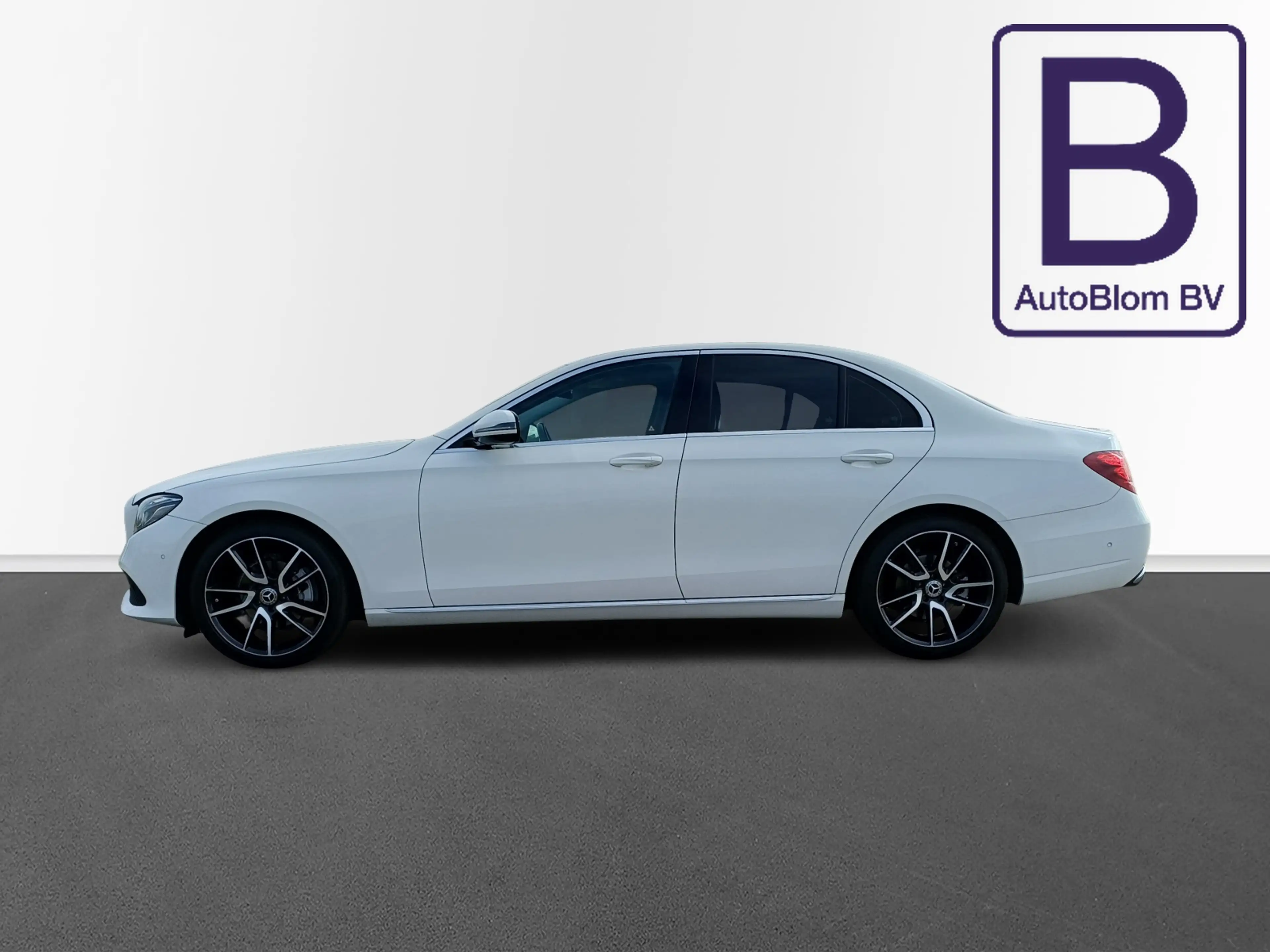 Mercedes-Benz E 200 Premium /Prachtige auto!/Sfeerverlichting/Camera/ — photo 9
