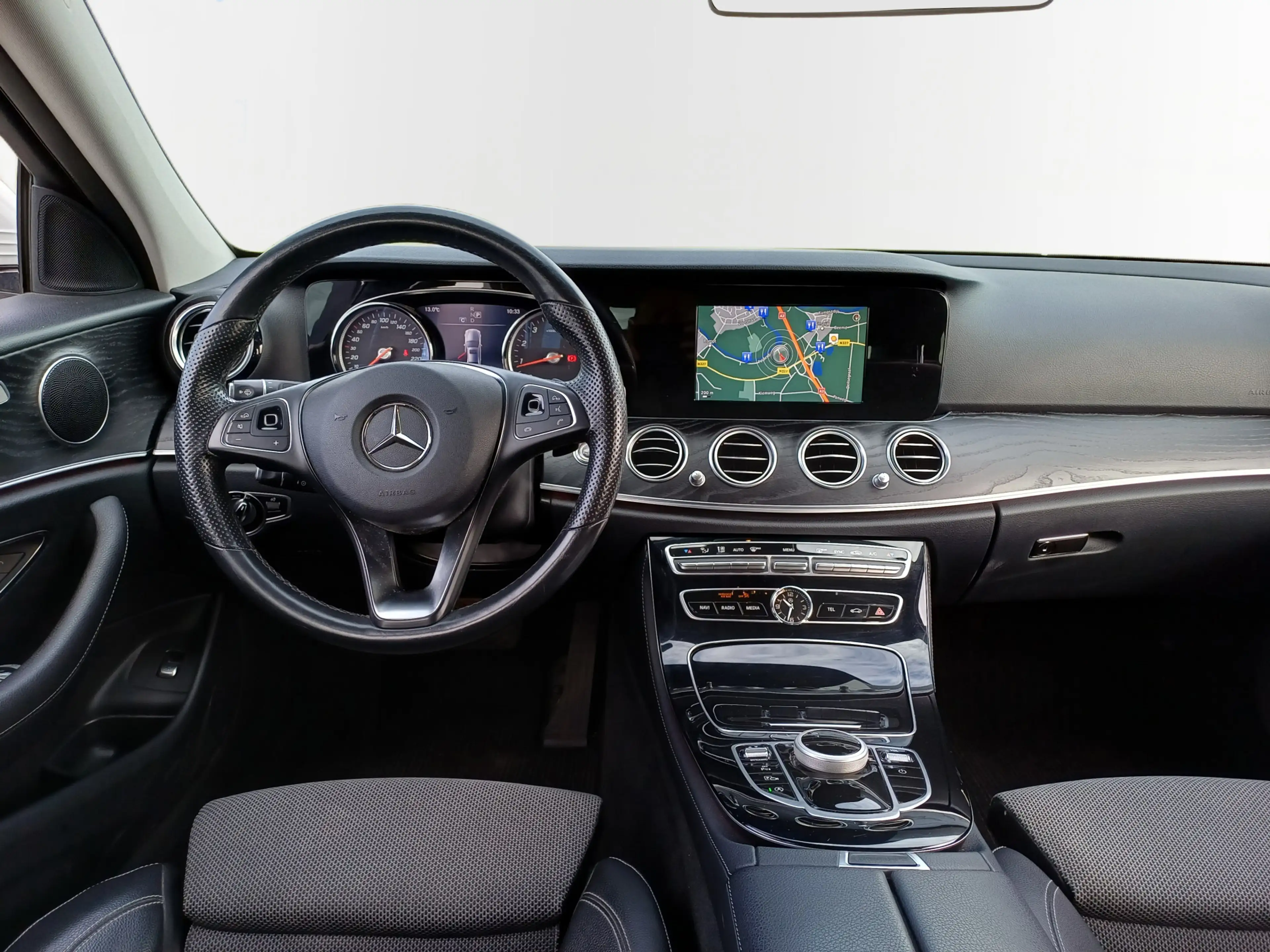 Mercedes-Benz E 200 Premium /Prachtige auto!/Sfeerverlichting/Camera/ — photo 25