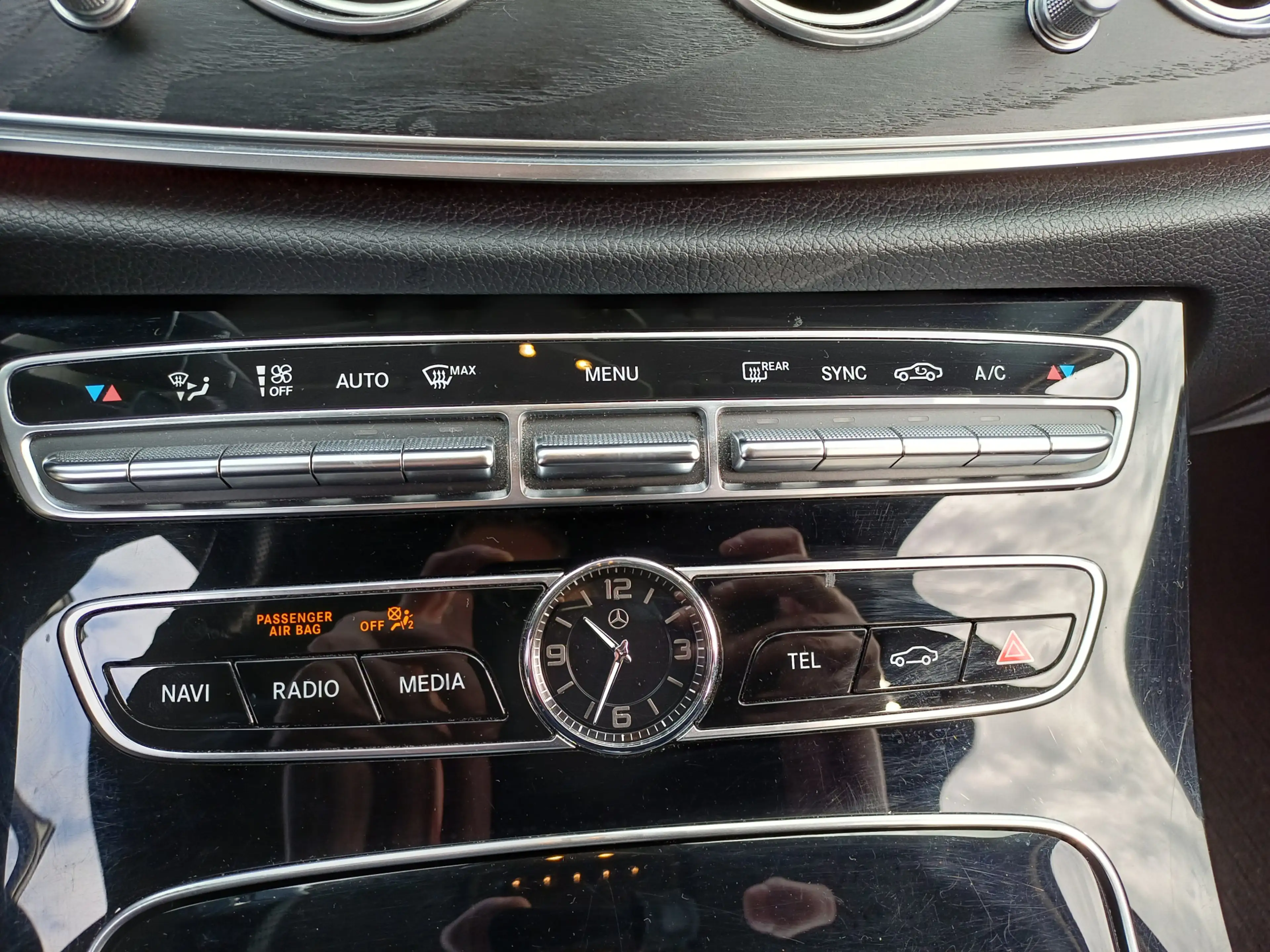 Mercedes-Benz E 200 Premium /Prachtige auto!/Sfeerverlichting/Camera/ — photo 34