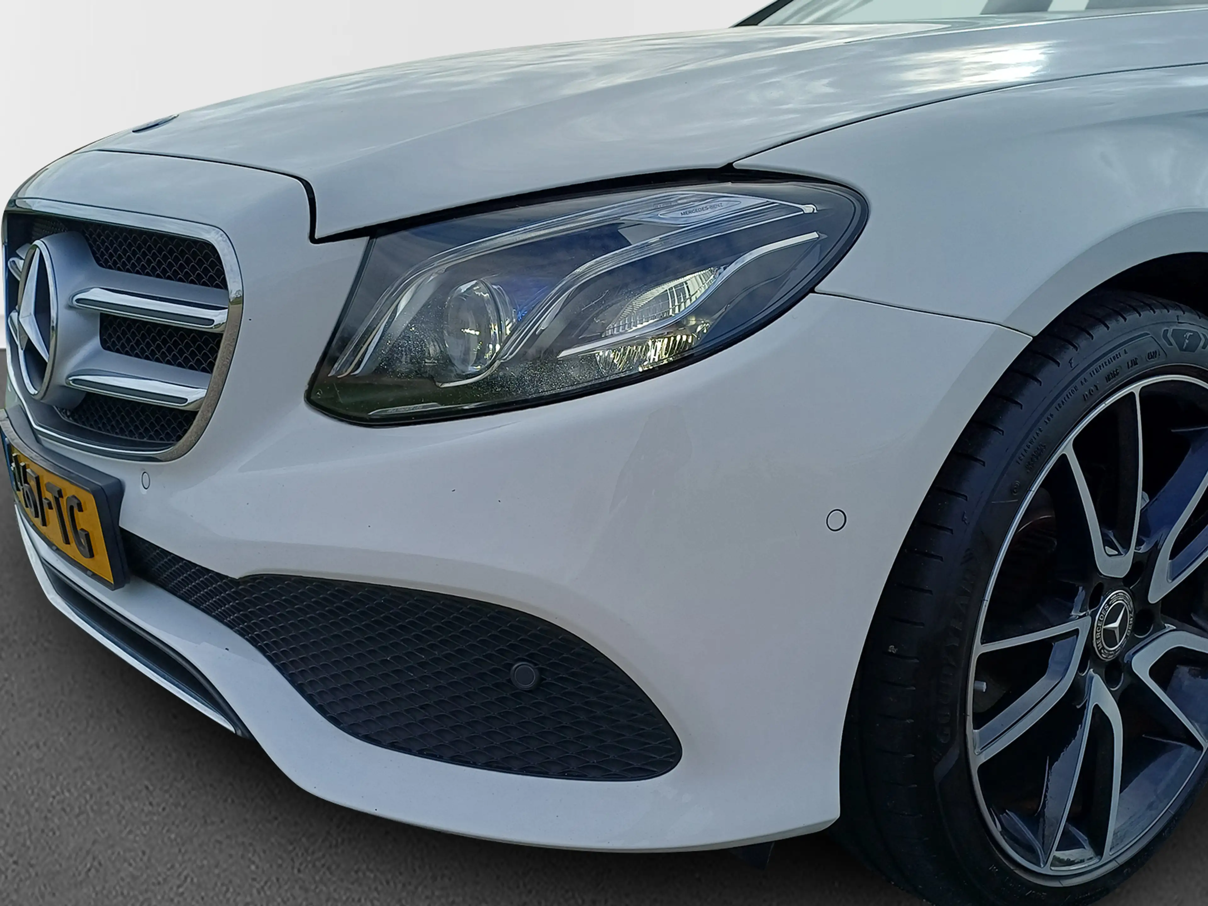 Mercedes-Benz E 200 Premium /Prachtige auto!/Sfeerverlichting/Camera/ — photo 10