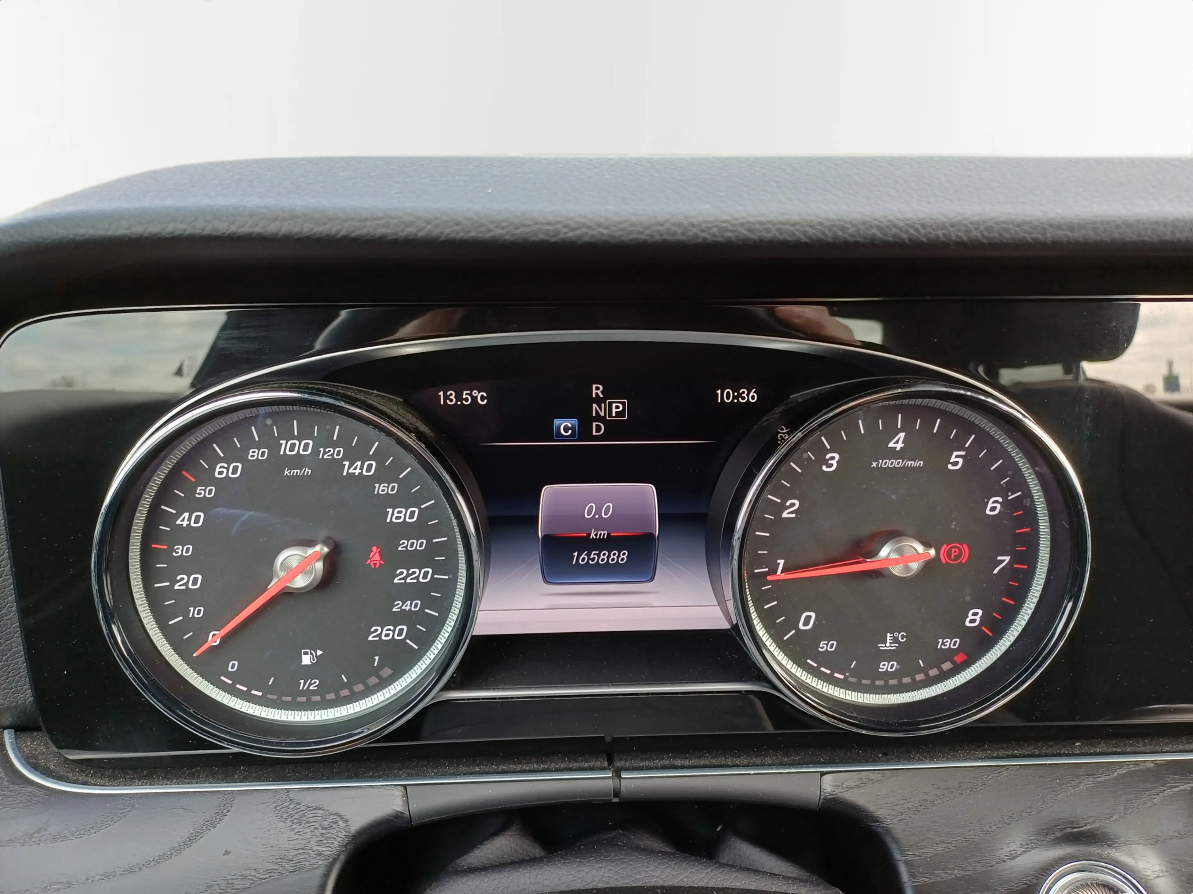 Mercedes-Benz E 200 Premium /Prachtige auto!/Sfeerverlichting/Camera/ — photo 40