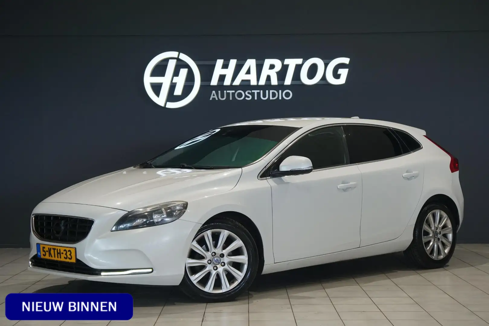 Volvo V40 1.6 D2 Momentum Blanc - 1