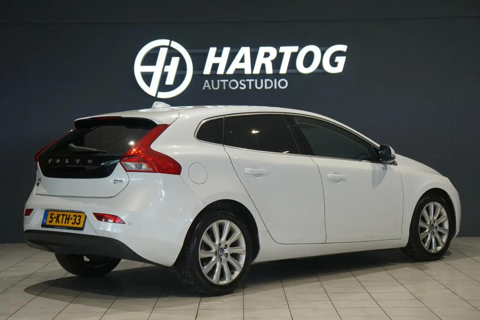 Volvo V40 1.6 D2 Momentum Blanc - 2