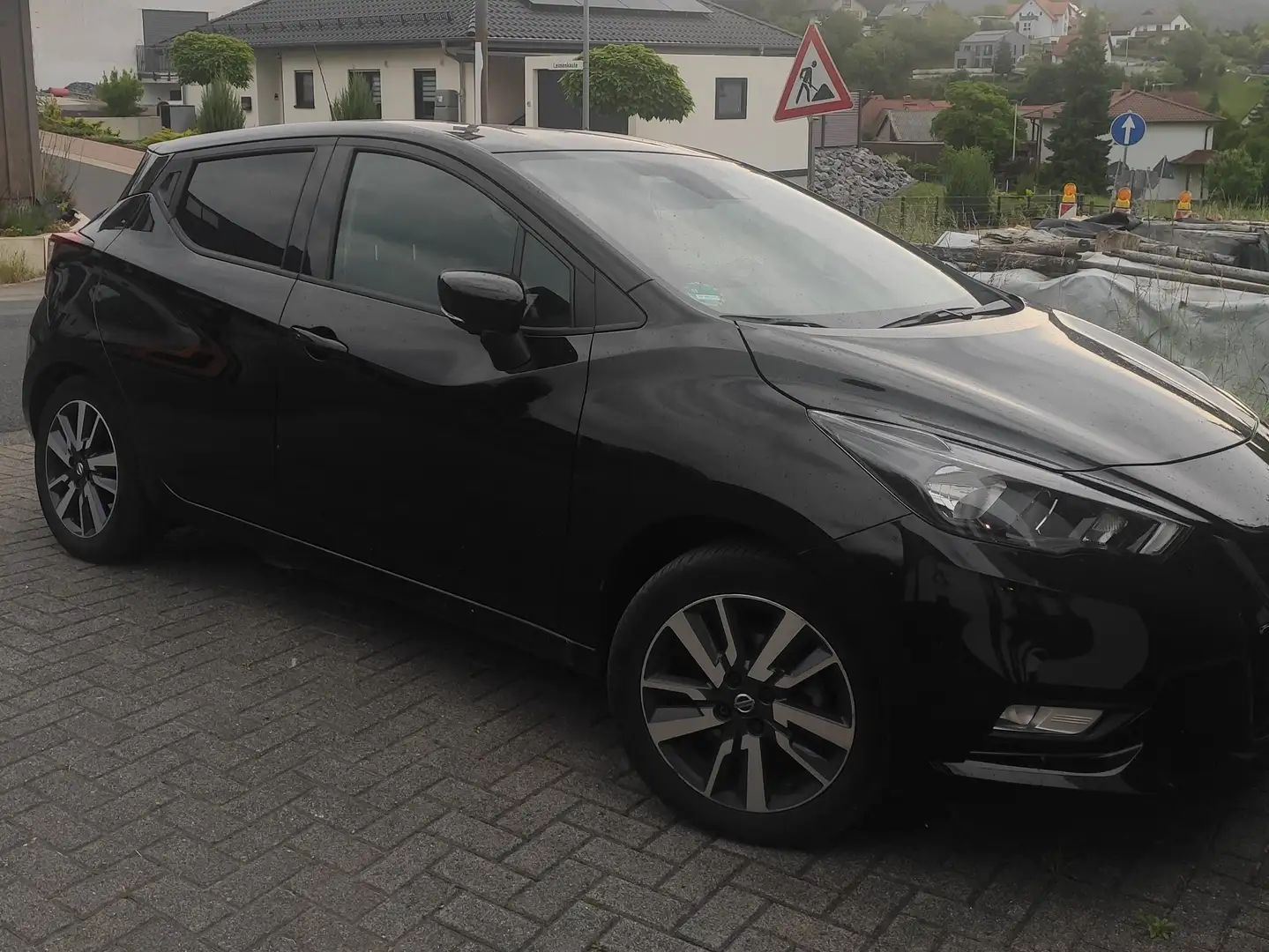 Nissan Micra Micra 1.0 IG-T Xtronic Tekna Schwarz - 1