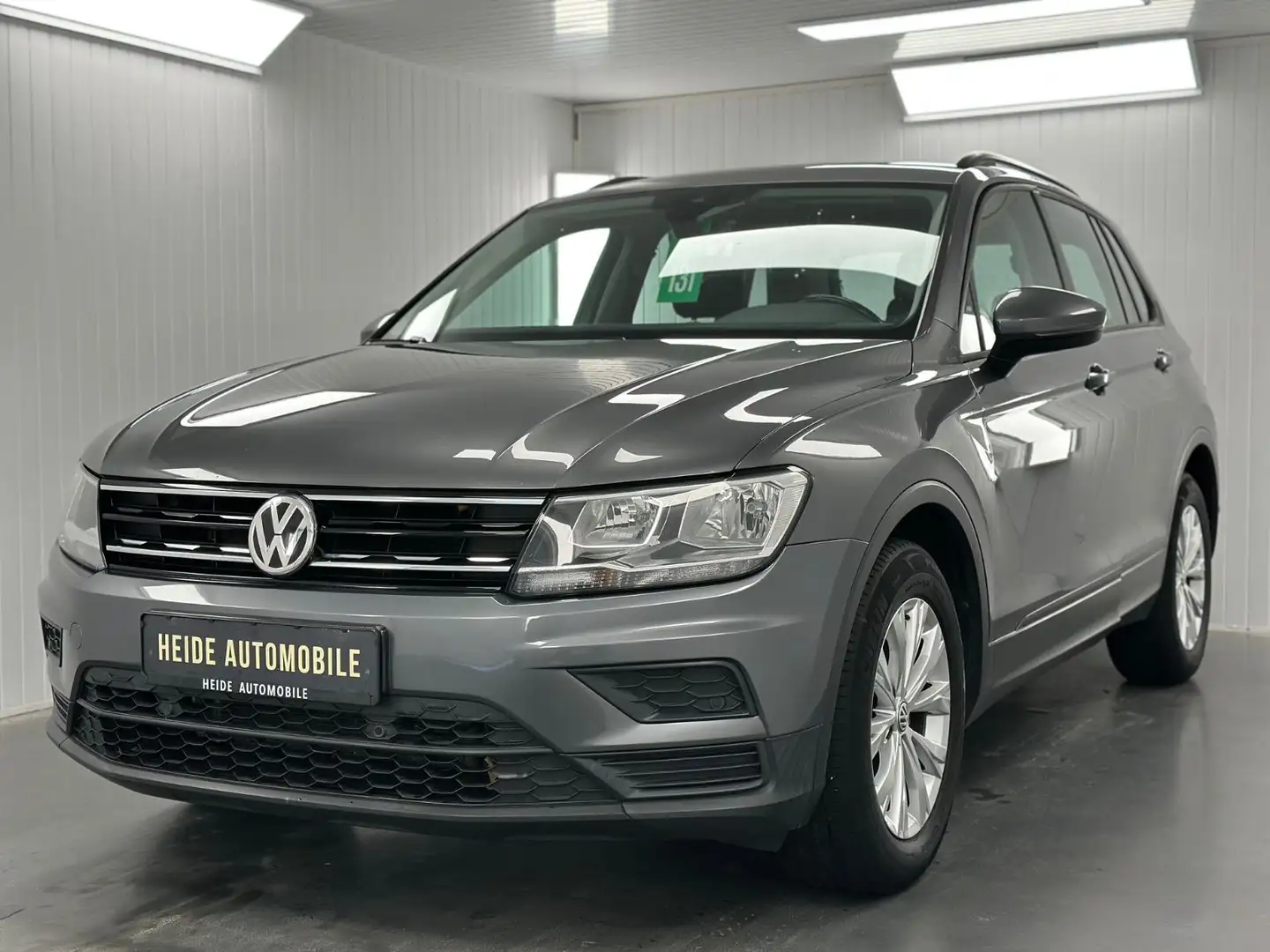 Volkswagen Tiguan Trendline Ahk Scheckheft 1. Hand Grau - 1