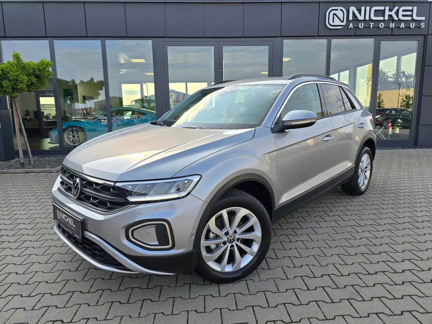 Volkswagen T-Roc 1.5TSI Life DSG *AHK*ACC*Kamera*DigitalC* Grau - 1