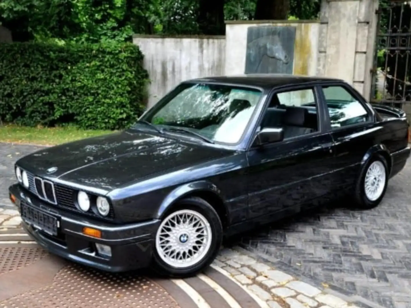BMW 325 325i Schwarz - 1