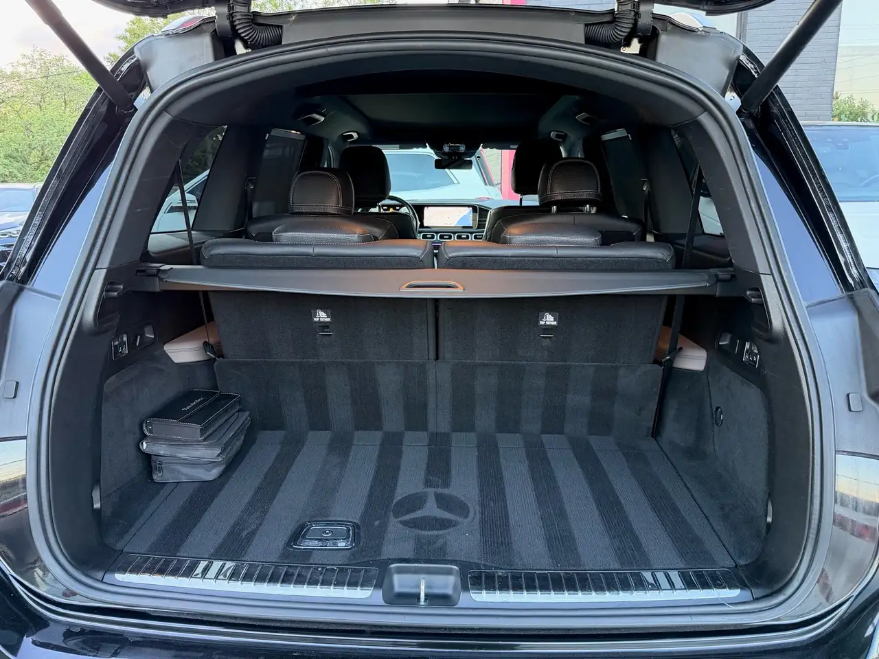 Mercedes-Benz GLS снимка Mercedes-Benz GLS