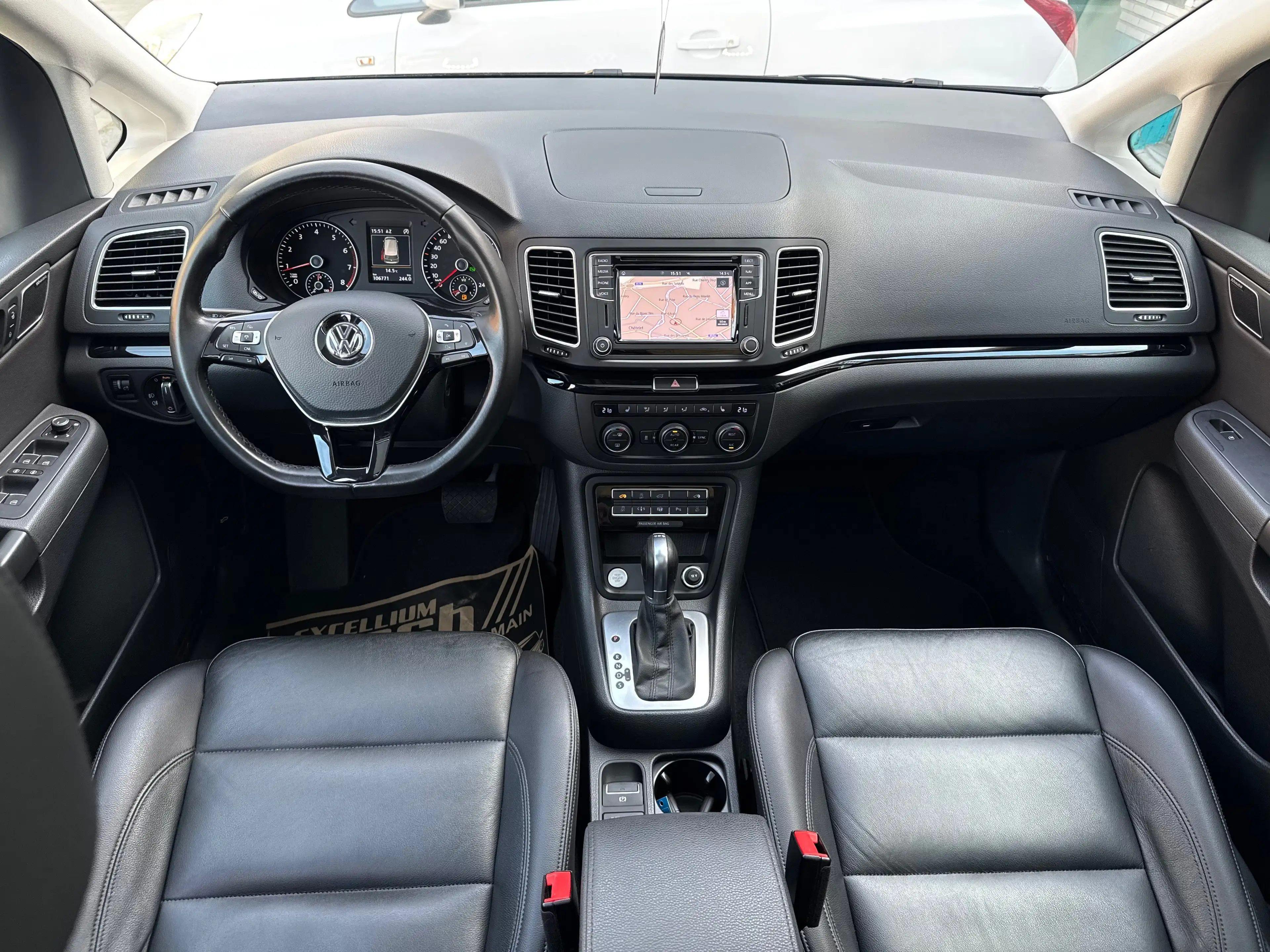 Volkswagen Sharan 1.4TSI DSG 7place Toit Pano Feux Led Xénon Cuir Carnet Full Options — photo 8