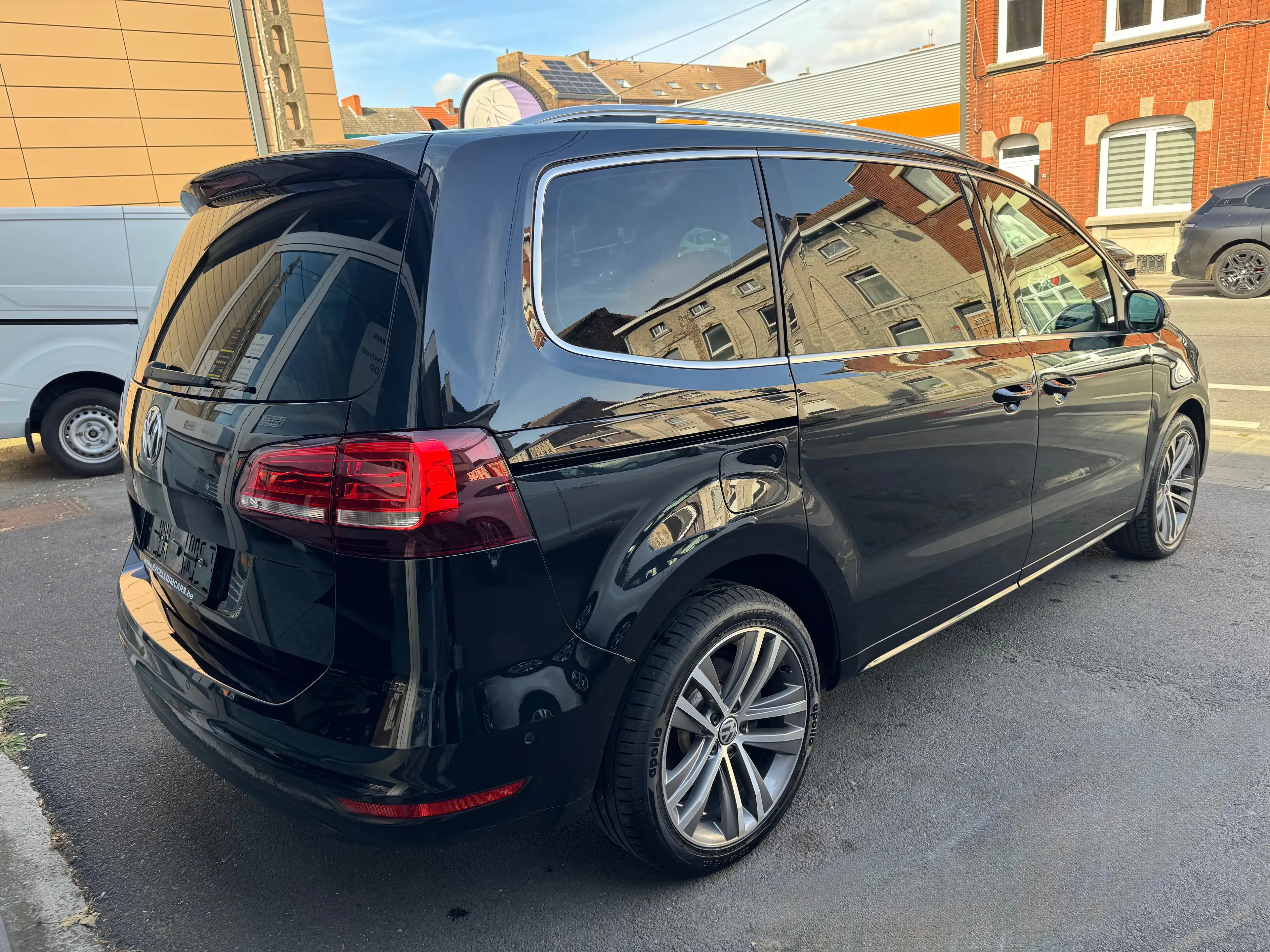 Volkswagen Sharan 1.4TSI DSG 7place Toit Pano Feux Led Xénon Cuir Carnet Full Options — photo 4